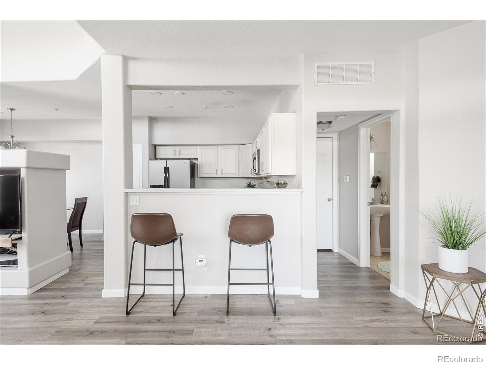 MLS Image #2 for 1509 s florence court,aurora, Colorado
