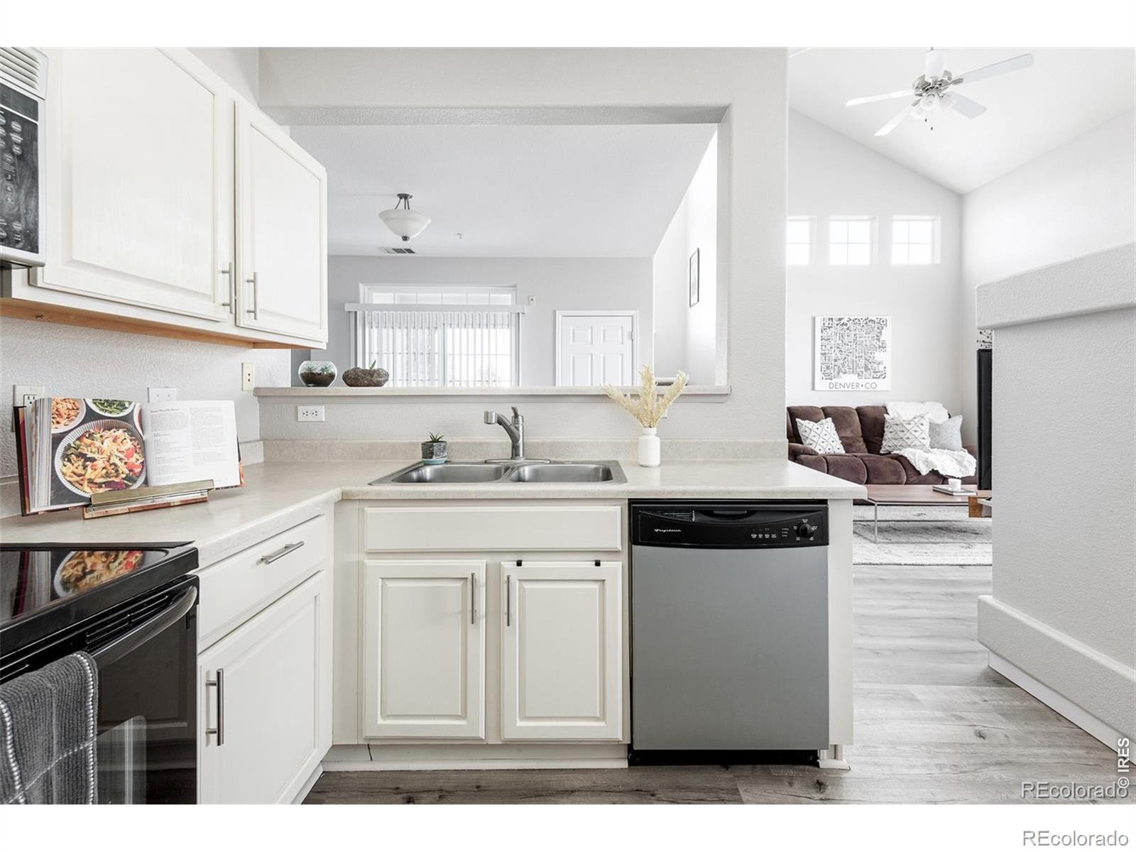 MLS Image #3 for 1509 s florence court,aurora, Colorado