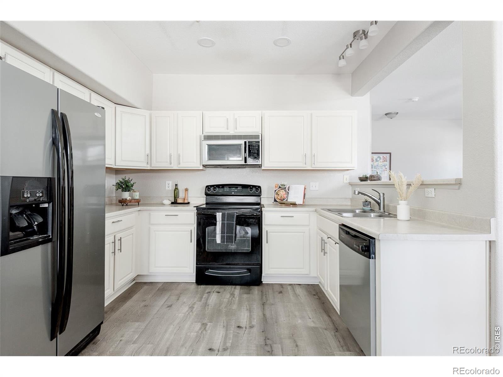 MLS Image #5 for 1509 s florence court,aurora, Colorado