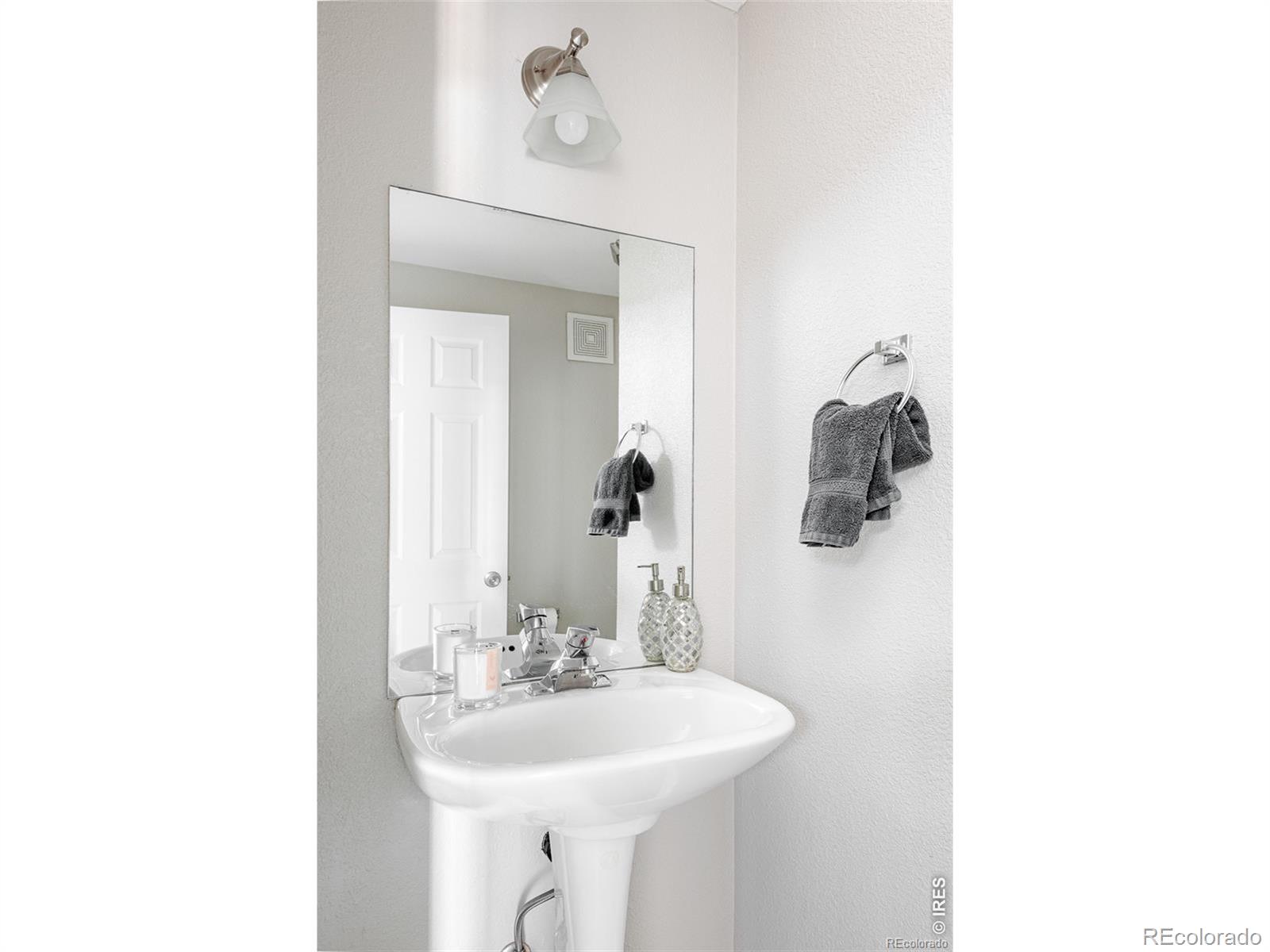 MLS Image #6 for 1509 s florence court,aurora, Colorado
