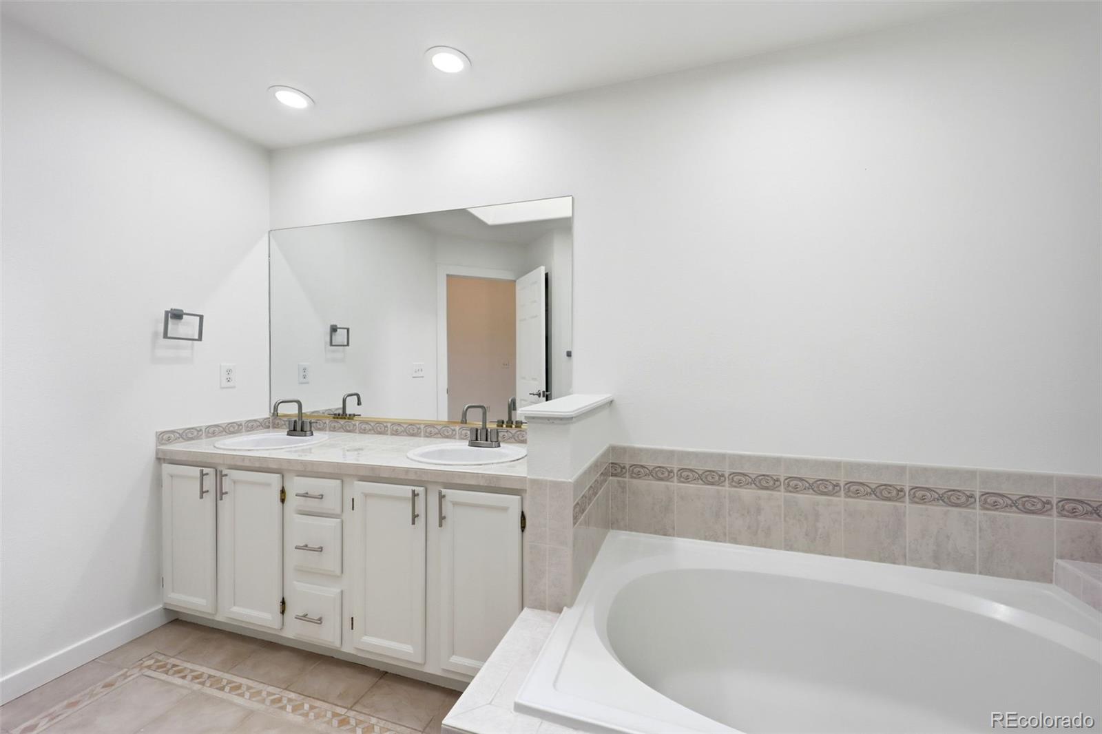 MLS Image #14 for 8511 s upham way,littleton, Colorado