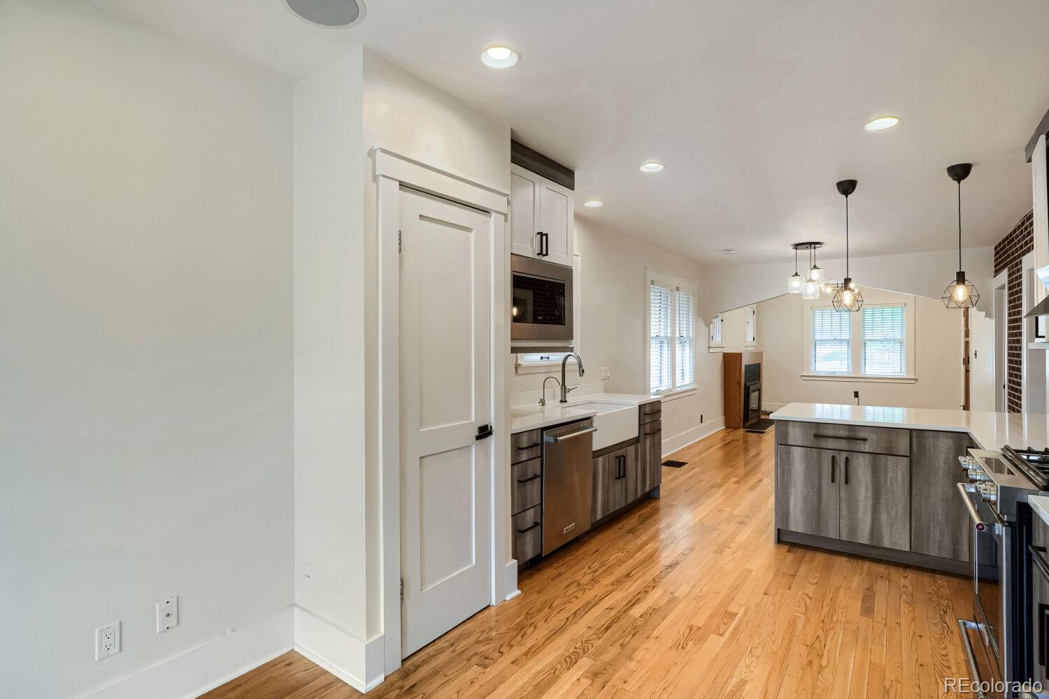 MLS Image #10 for 1354  elm street,denver, Colorado