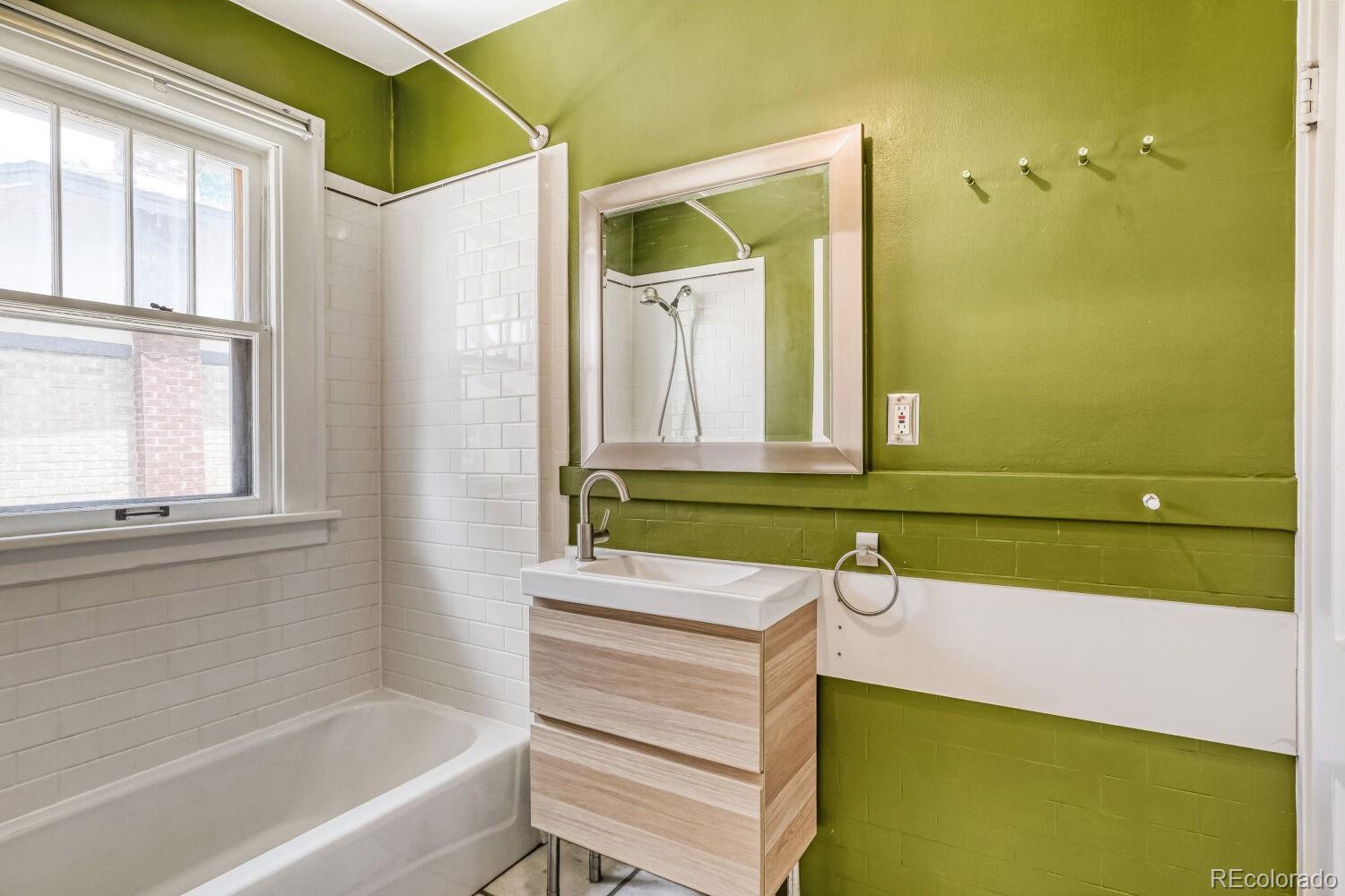 MLS Image #16 for 1354  elm street,denver, Colorado