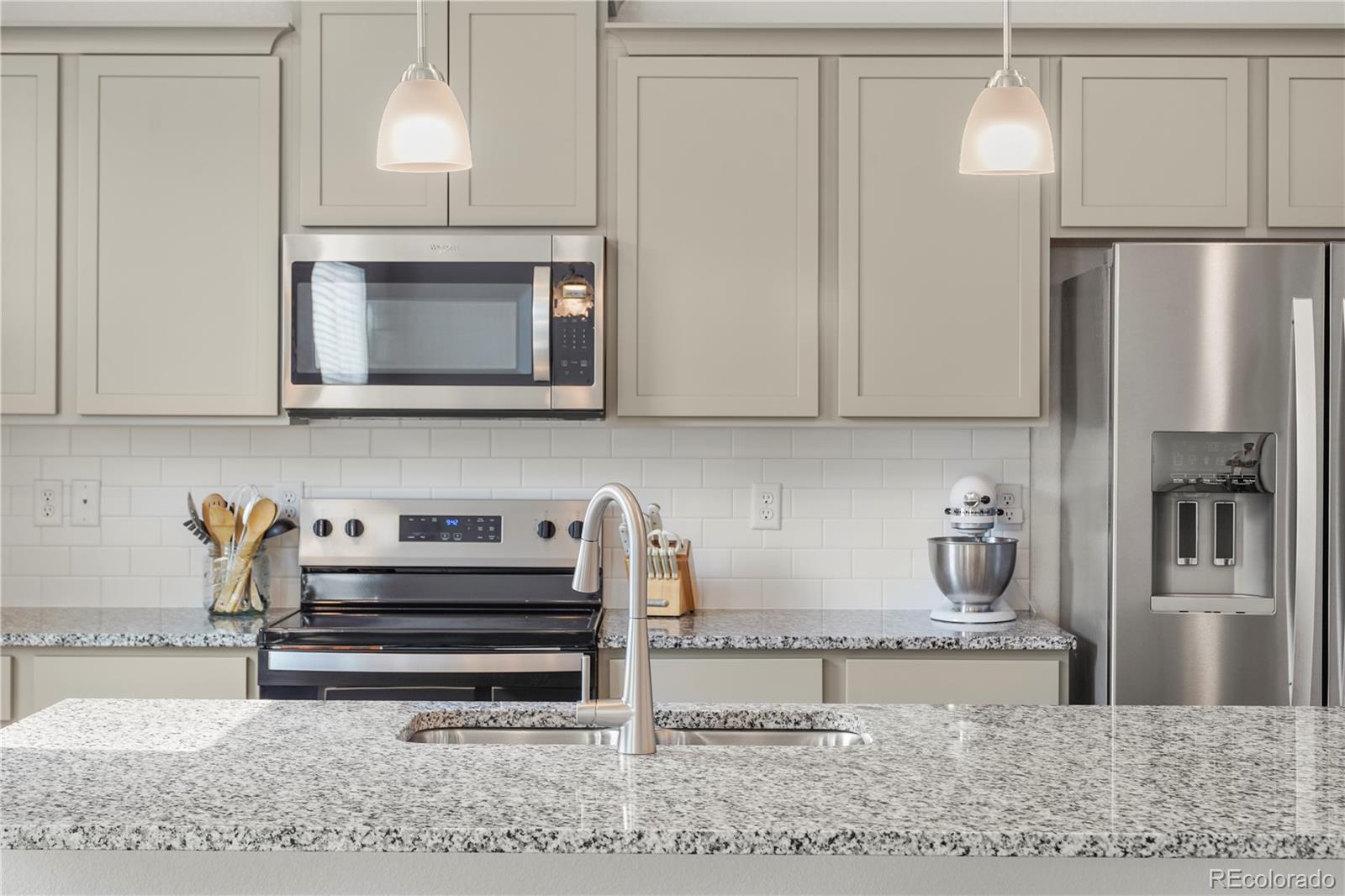 MLS Image #10 for 9936  ceylon court,commerce city, Colorado