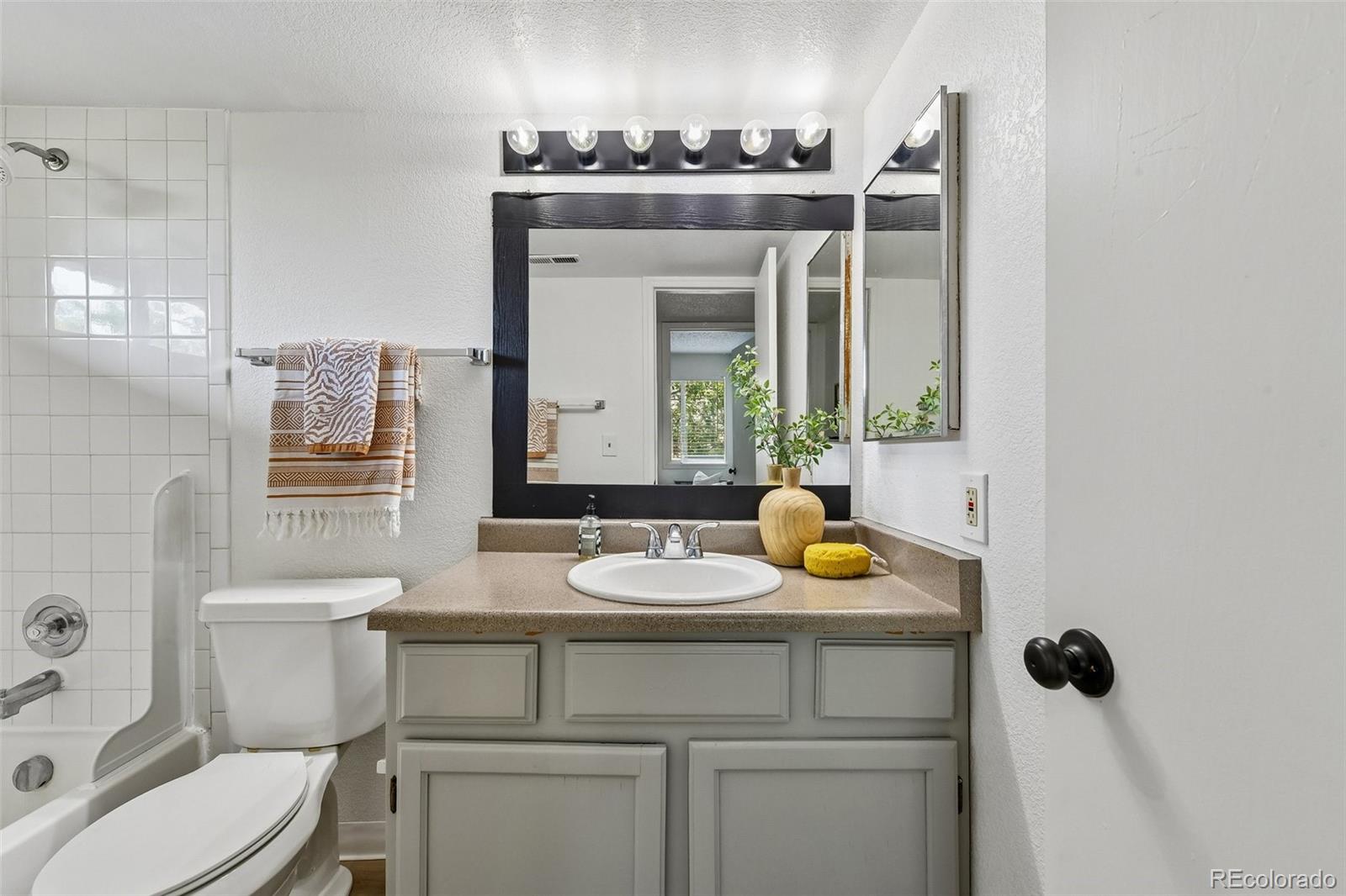 MLS Image #15 for 1075 s elkhart way,aurora, Colorado