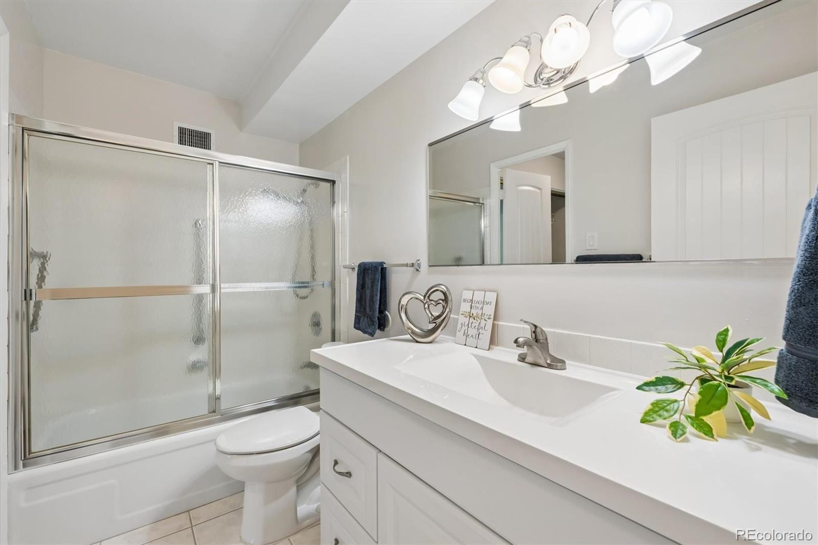 MLS Image #11 for 665 s alton way,denver, Colorado