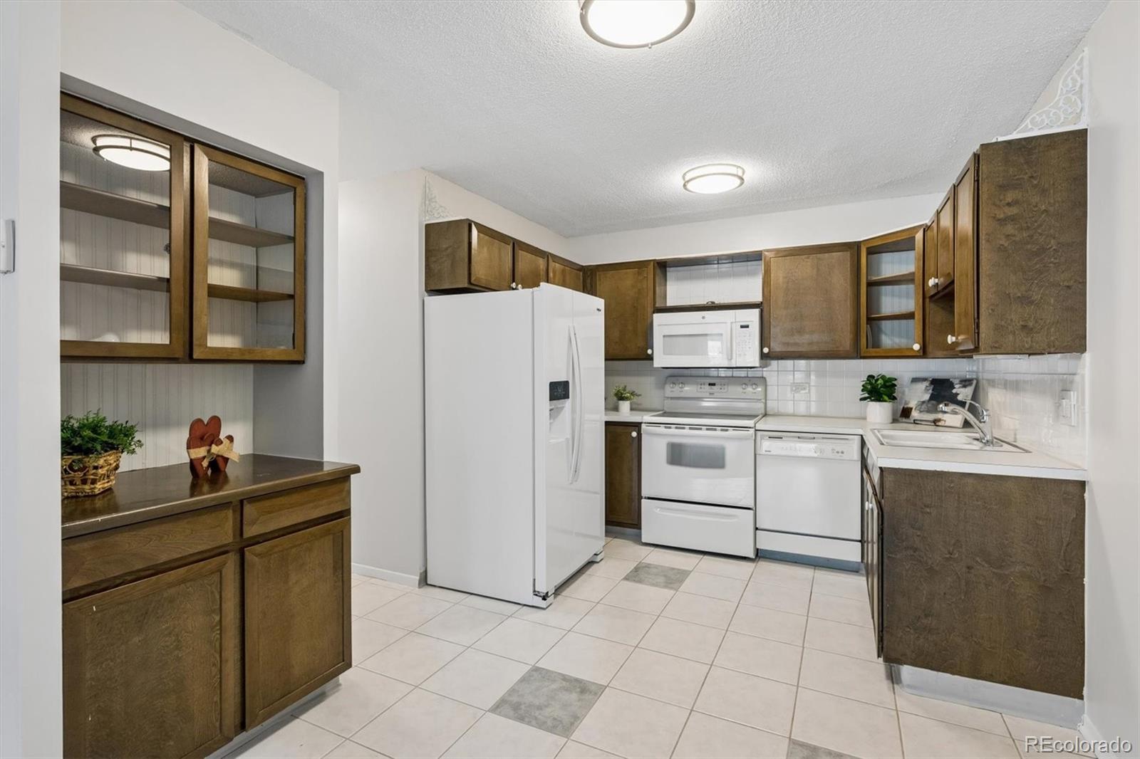 MLS Image #3 for 665 s alton way,denver, Colorado