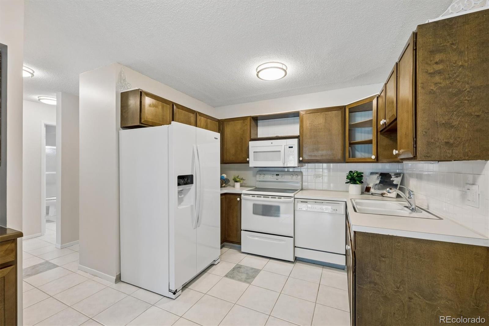 MLS Image #5 for 665 s alton way,denver, Colorado