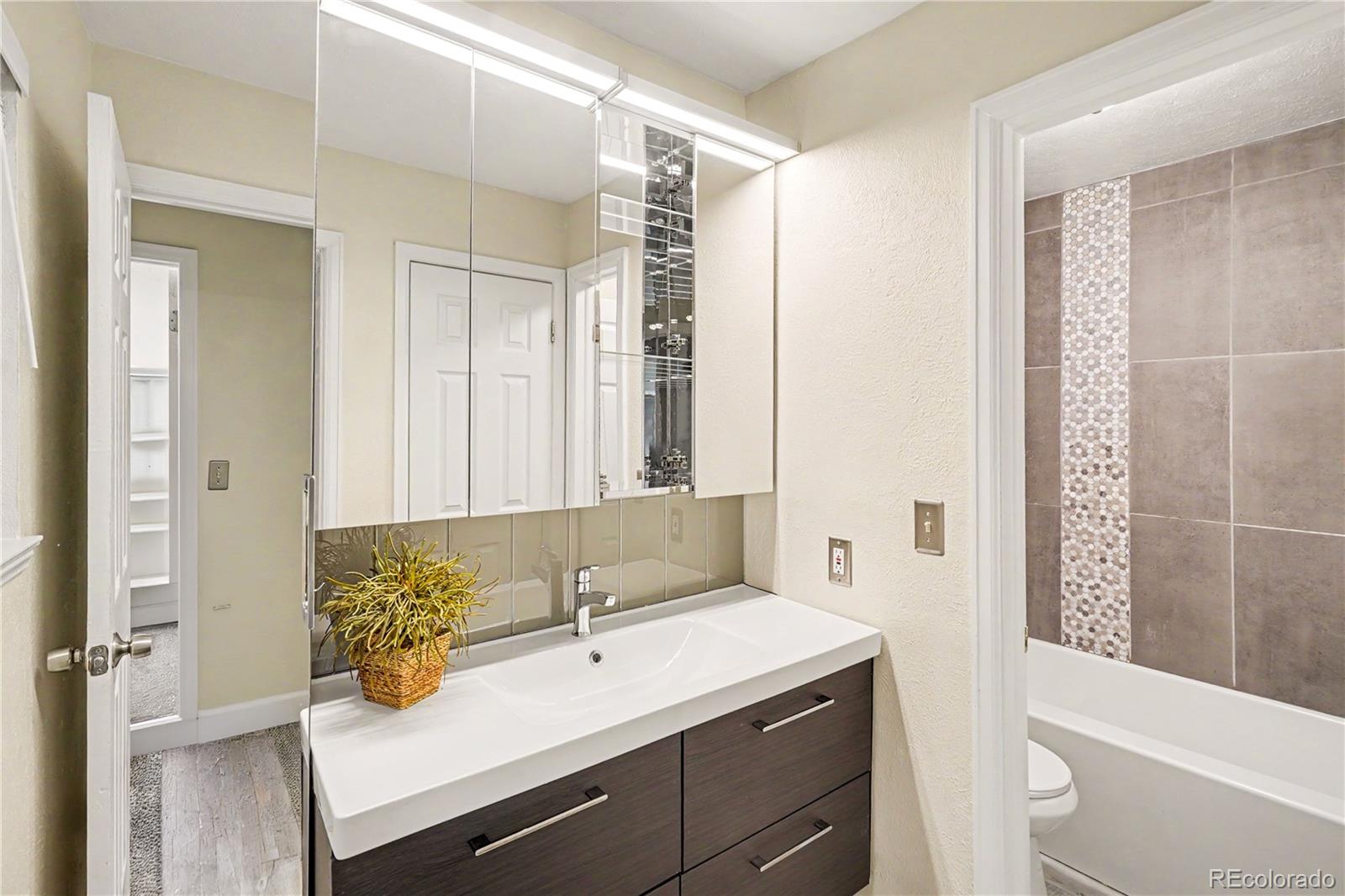 MLS Image #17 for 8376 s upham way,littleton, Colorado