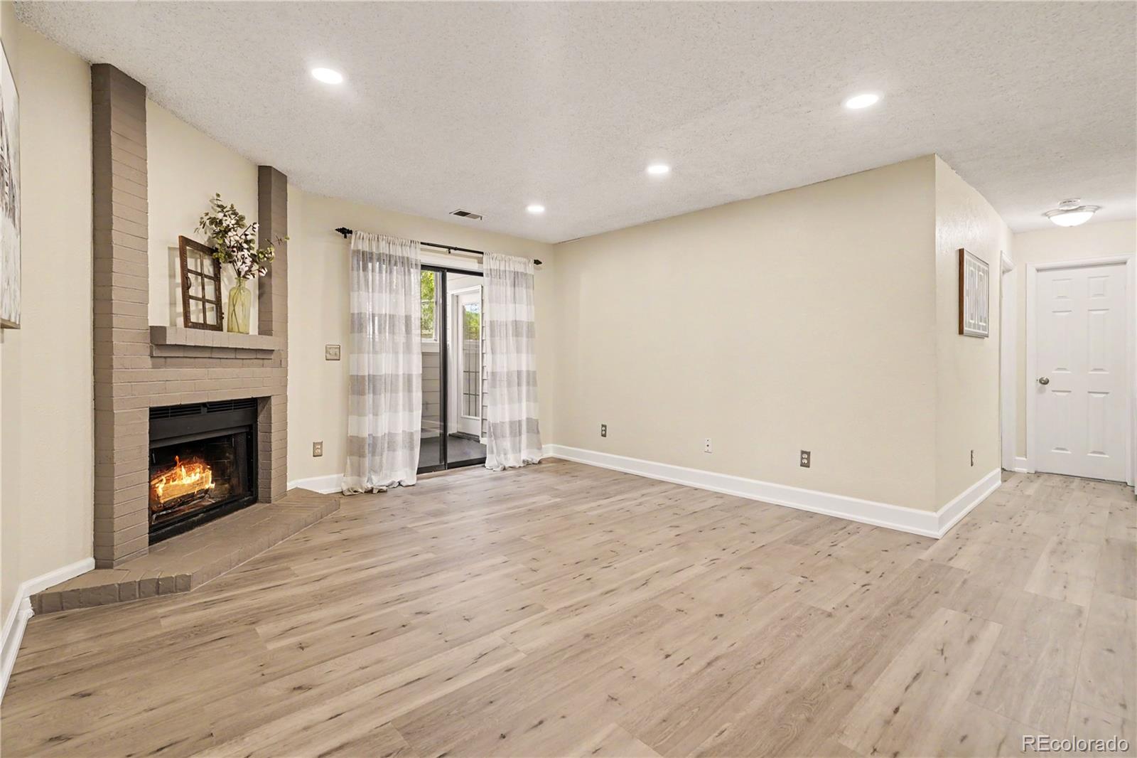 MLS Image #5 for 8376 s upham way,littleton, Colorado