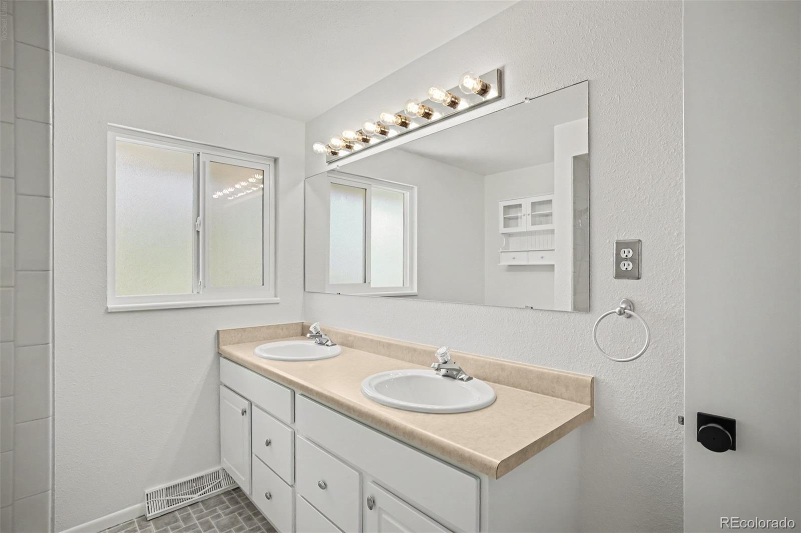 MLS Image #29 for 5496 w hinsdale place,littleton, Colorado