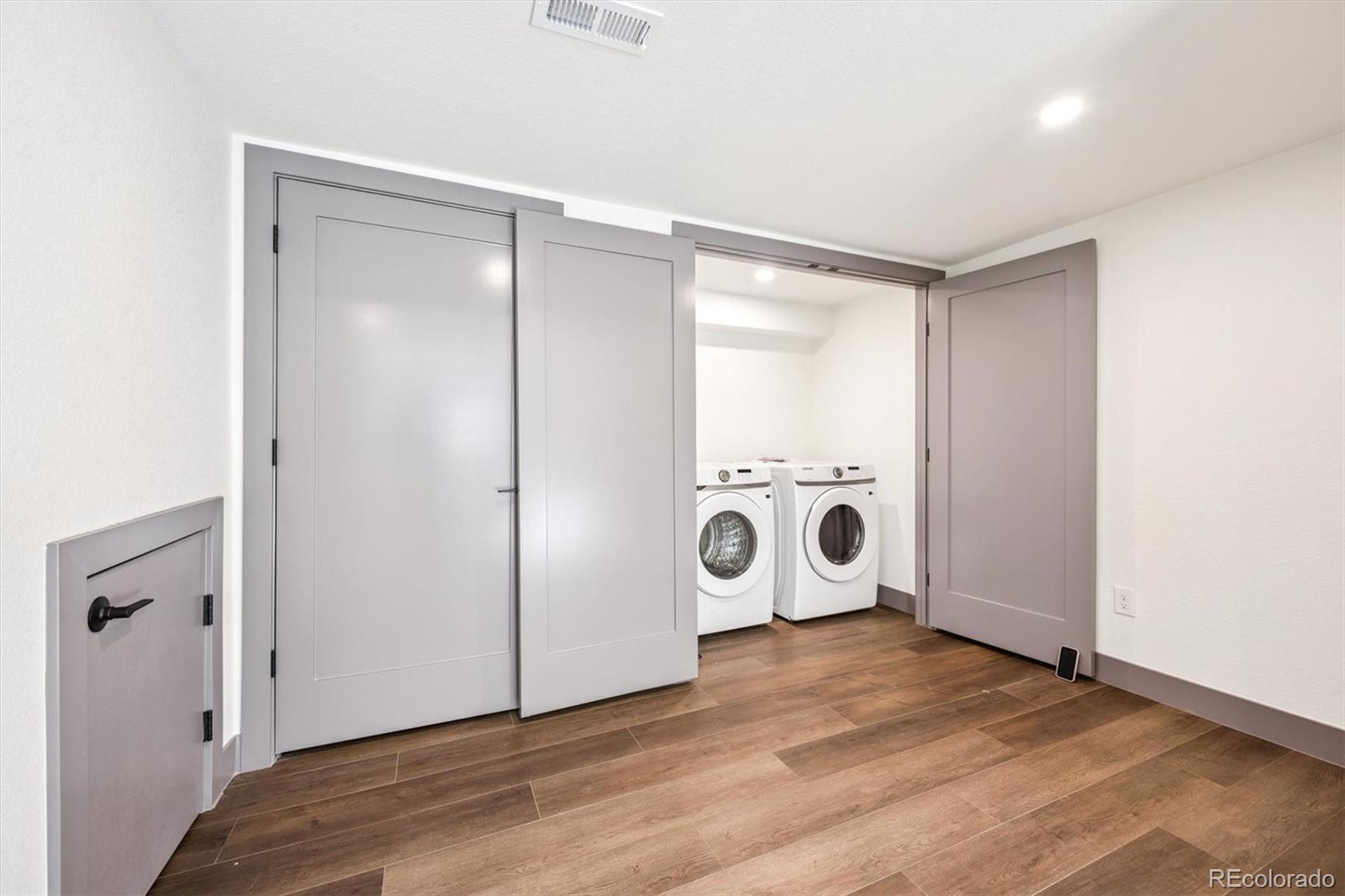 MLS Image #10 for 3325  poplar street,denver, Colorado