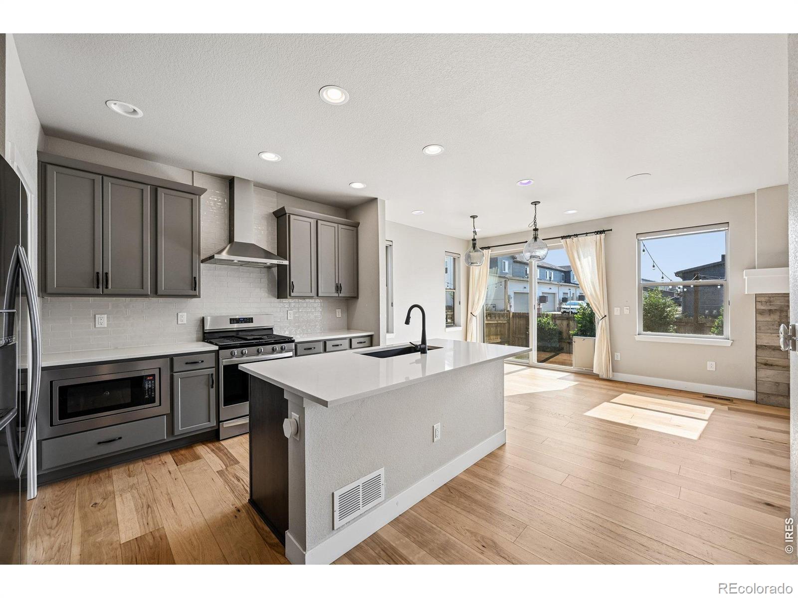 MLS Image #11 for 6896  canosa street,denver, Colorado