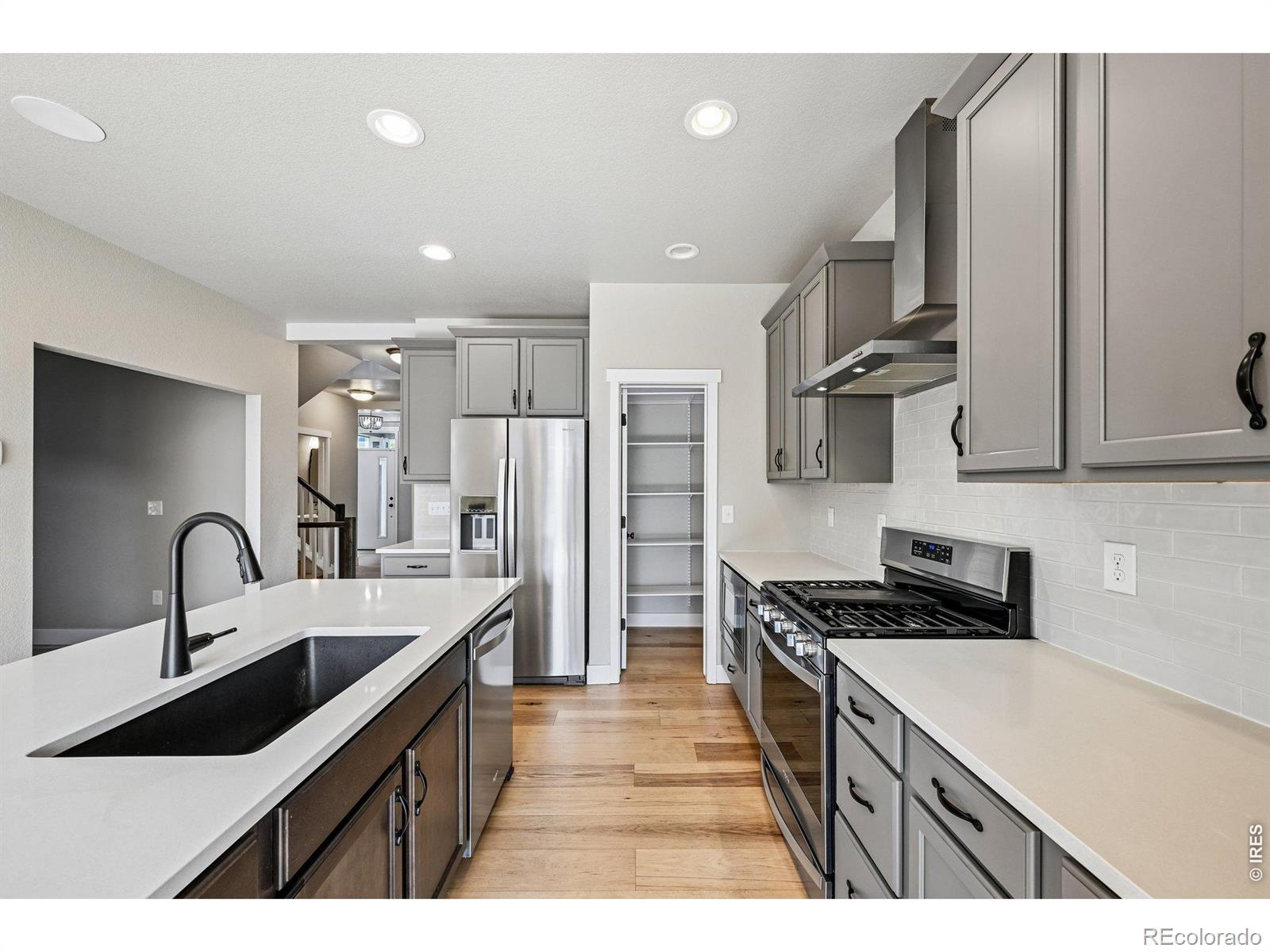 MLS Image #15 for 6896  canosa street,denver, Colorado