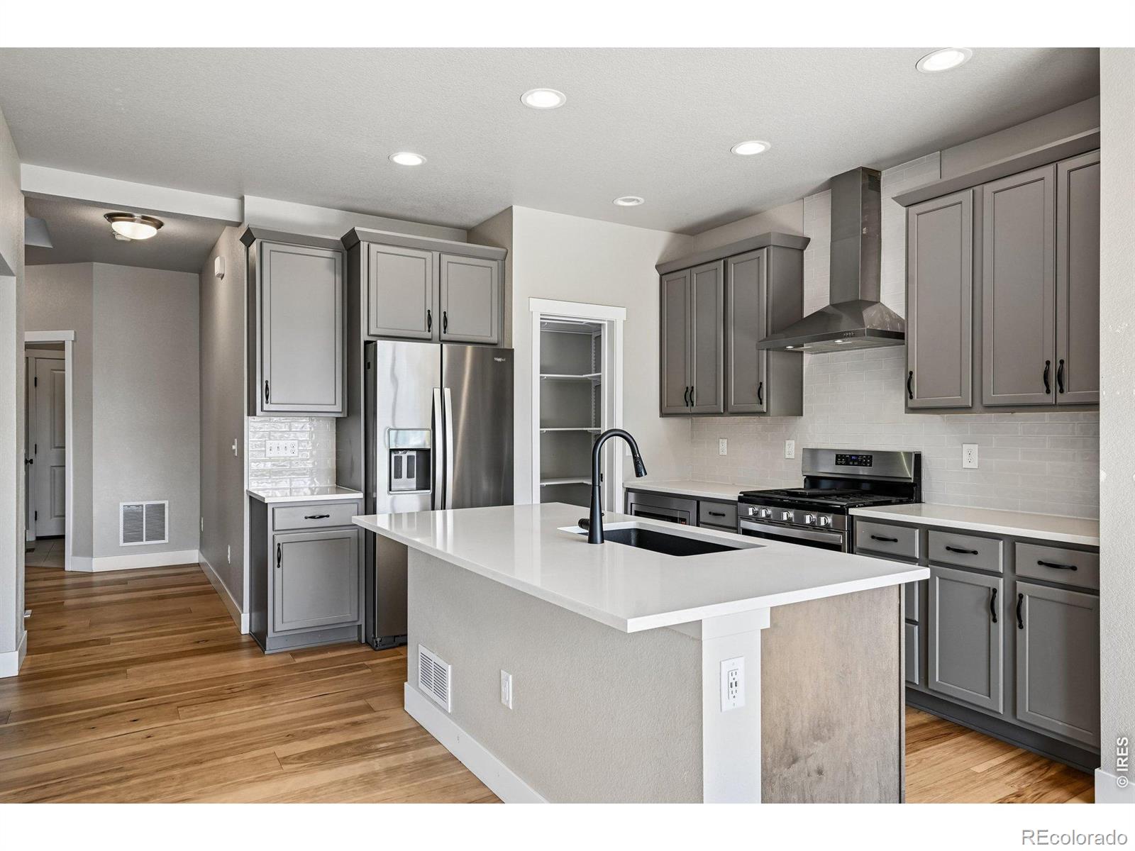 MLS Image #16 for 6896  canosa street,denver, Colorado