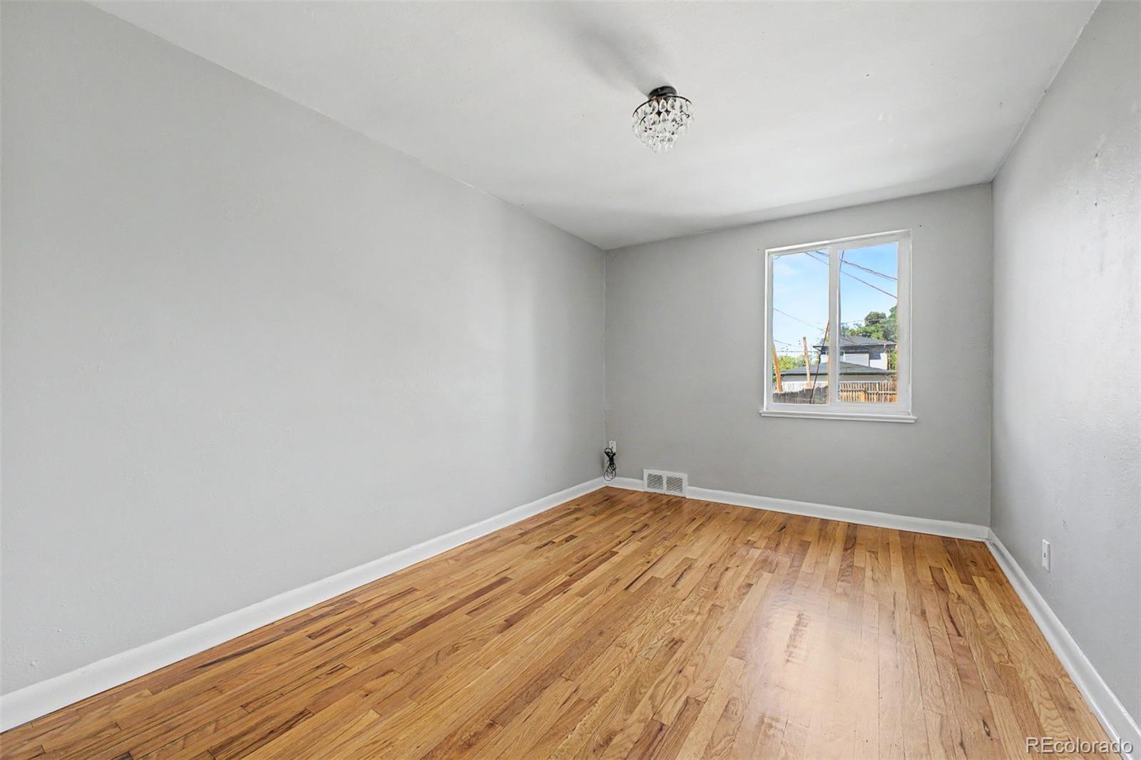 MLS Image #13 for 3505 n elizabeth street,denver, Colorado