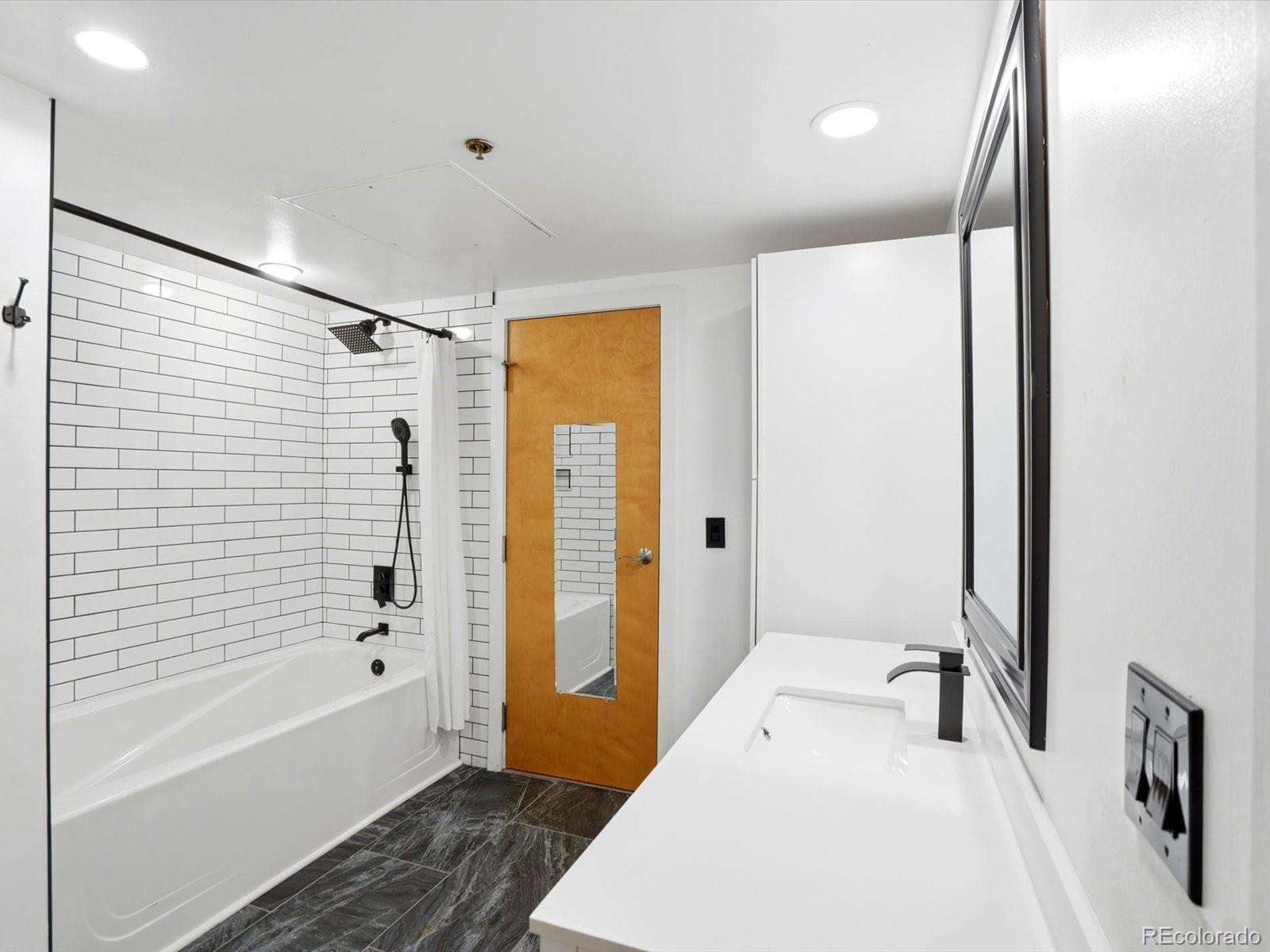 MLS Image #10 for 1800  lawrence street,denver, Colorado