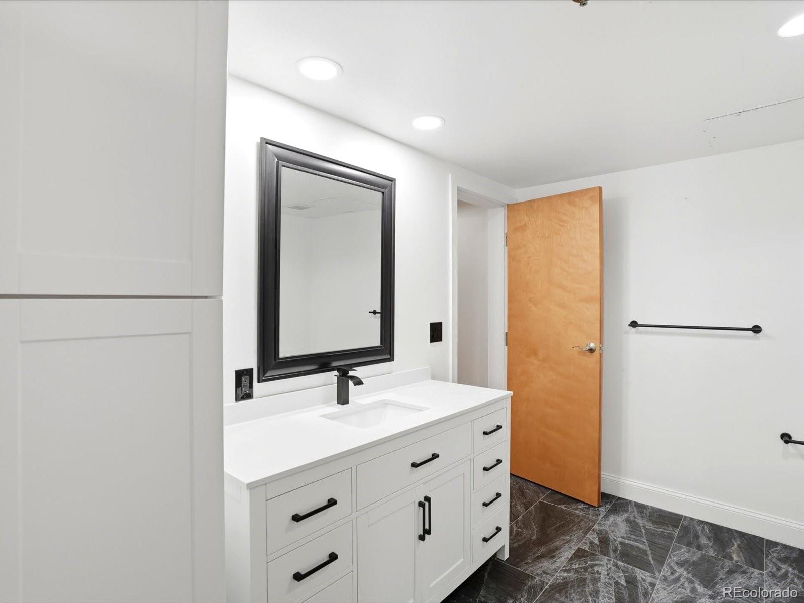 MLS Image #6 for 1800  lawrence street,denver, Colorado