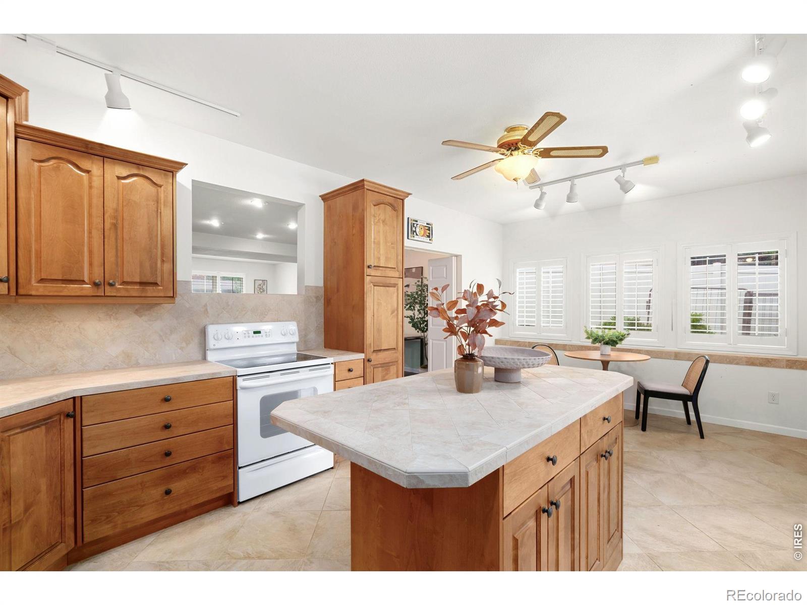 MLS Image #39 for 2521  lake drive,loveland, Colorado