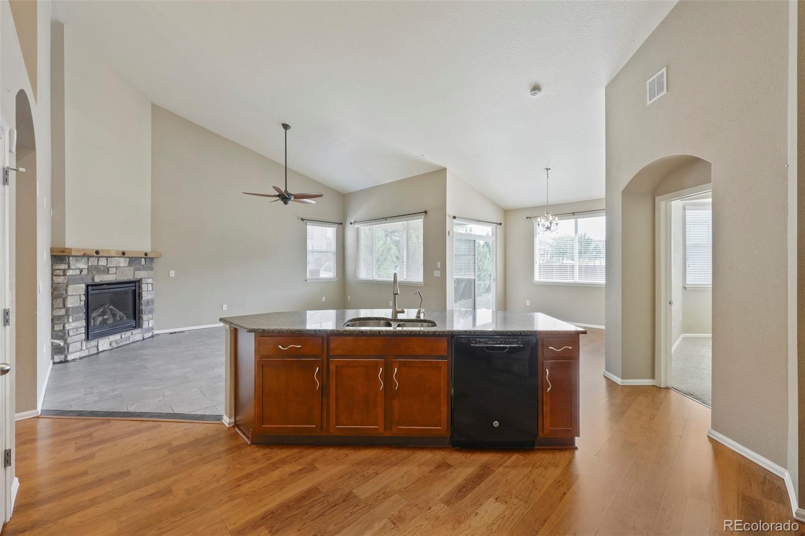 MLS Image #11 for 10298  nucla street,commerce city, Colorado