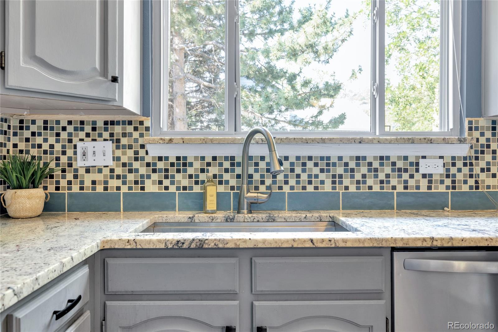 MLS Image #11 for 7531  dawn court,littleton, Colorado