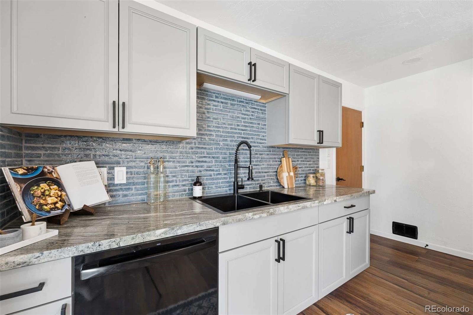 MLS Image #10 for 959 s swadley street,denver, Colorado