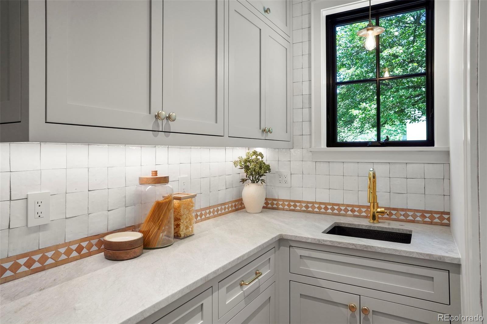 MLS Image #10 for 888 s franklin street,denver, Colorado