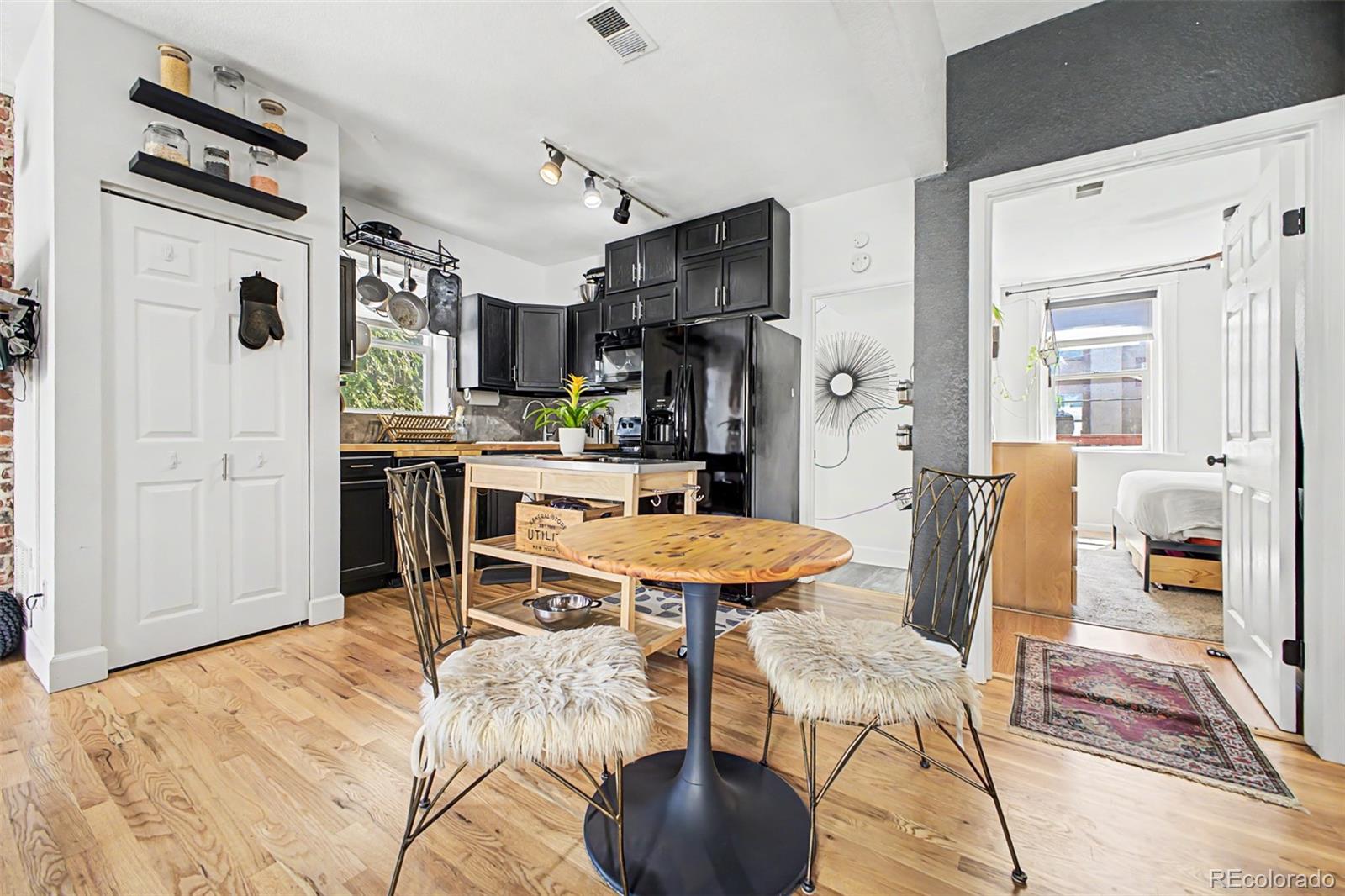 MLS Image #11 for 610 n logan street,denver, Colorado