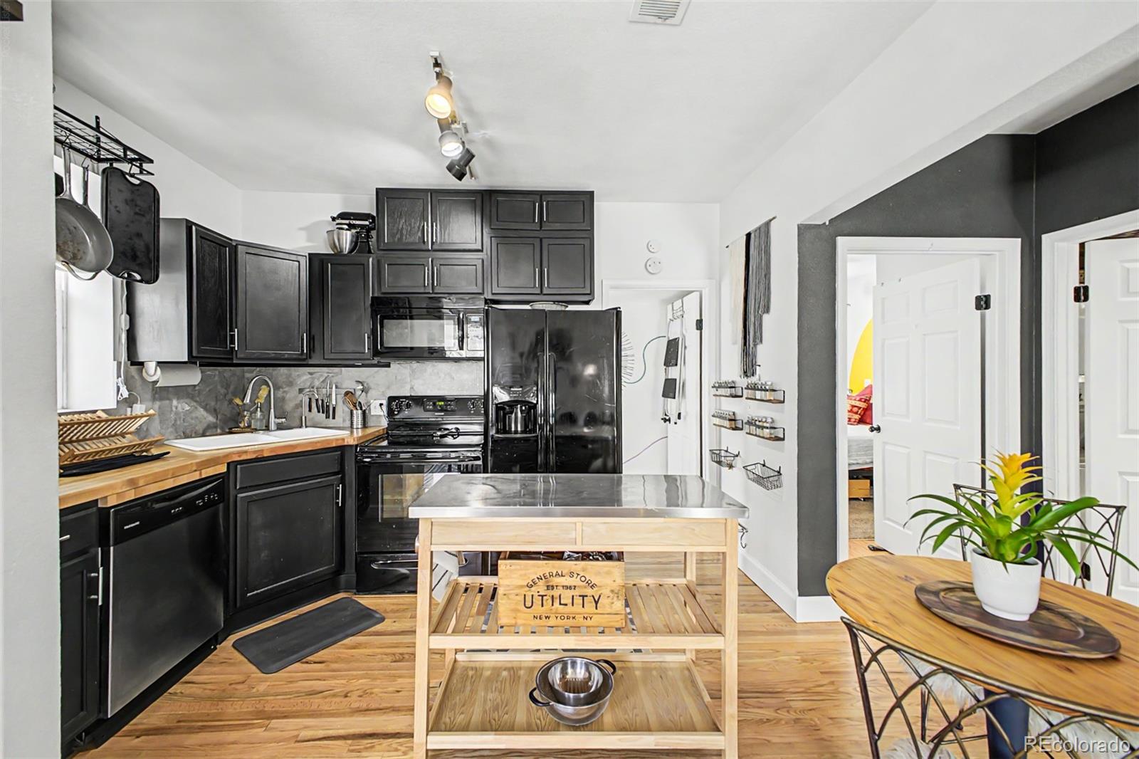 MLS Image #12 for 610 n logan street,denver, Colorado