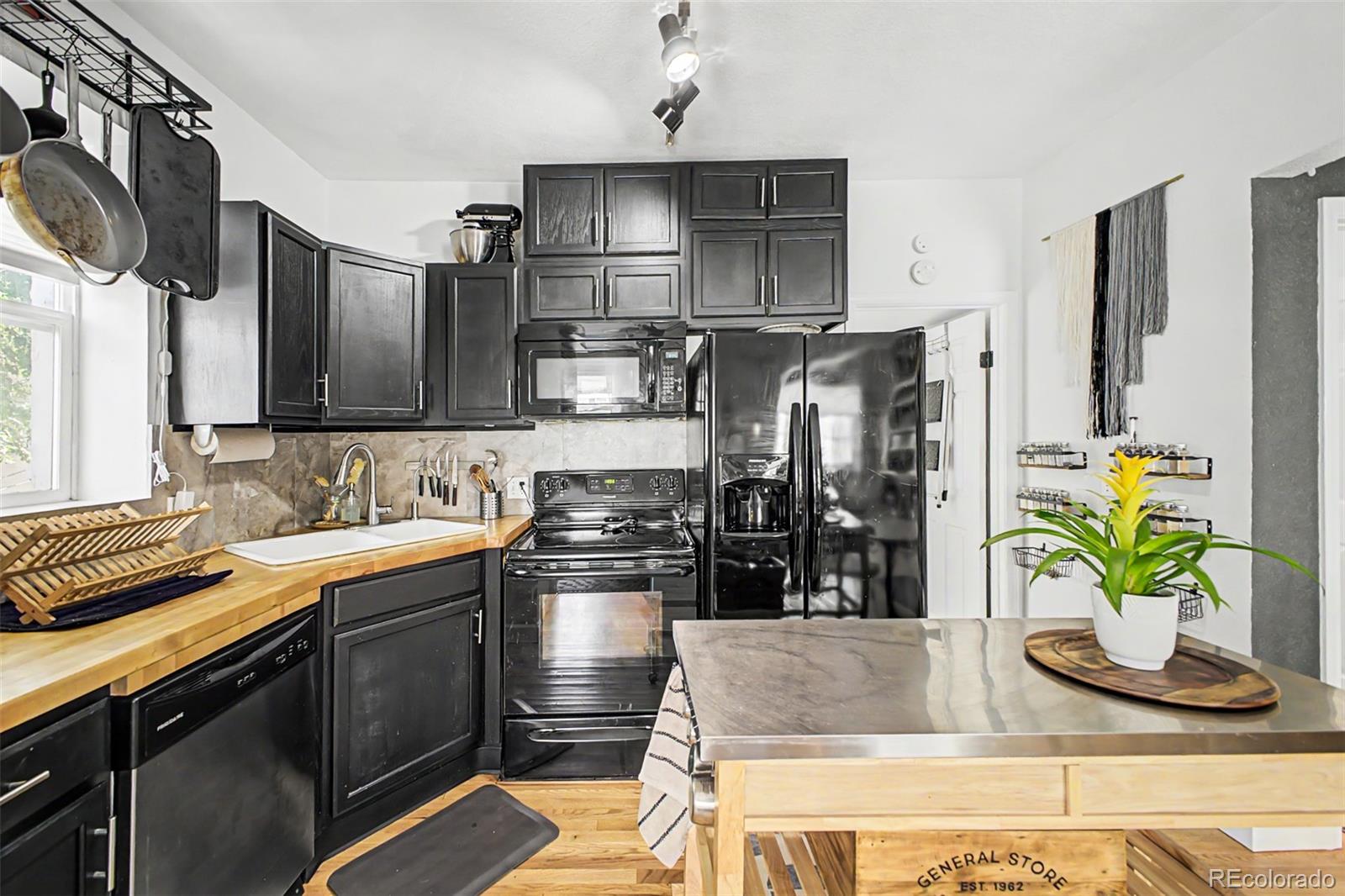 MLS Image #13 for 610 n logan street,denver, Colorado