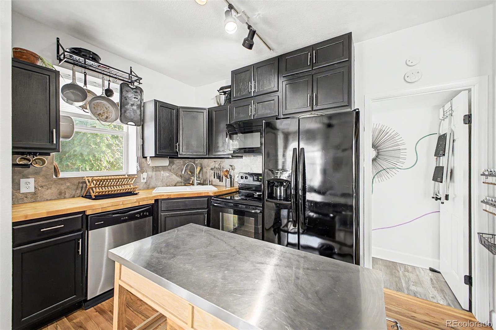 MLS Image #14 for 610 n logan street,denver, Colorado