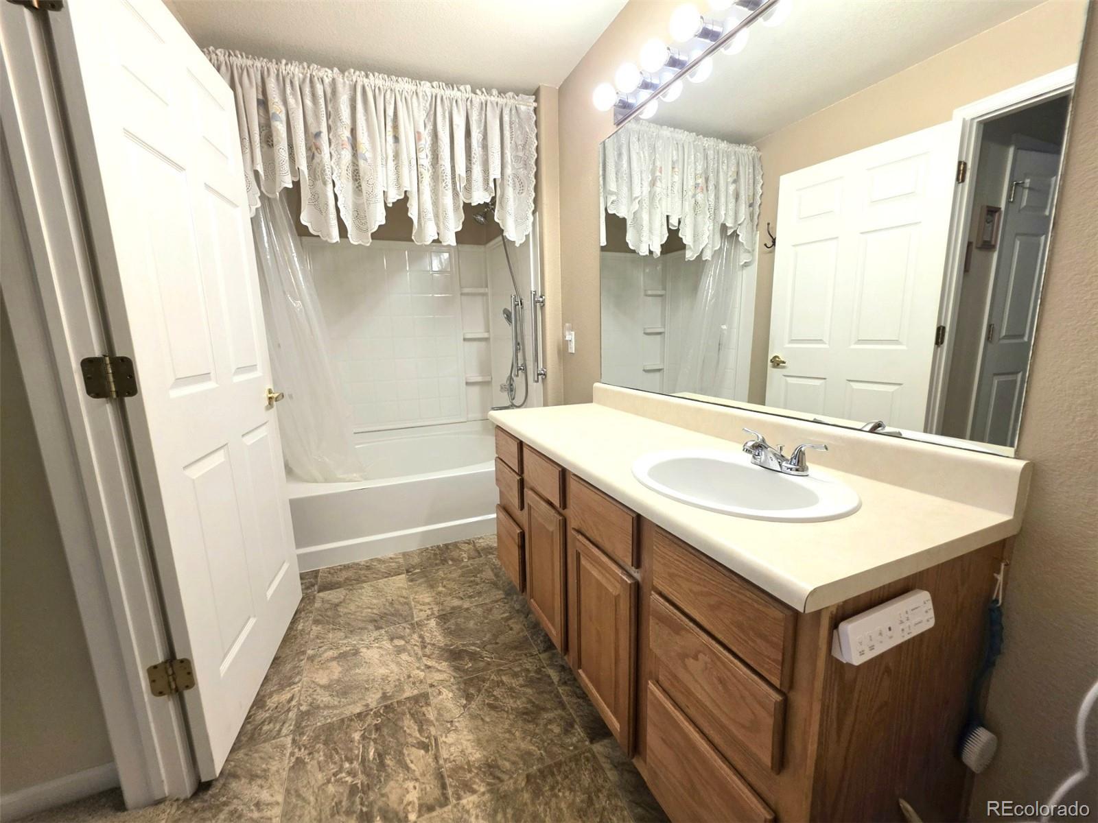 MLS Image #14 for 10035 e carolina place,aurora, Colorado