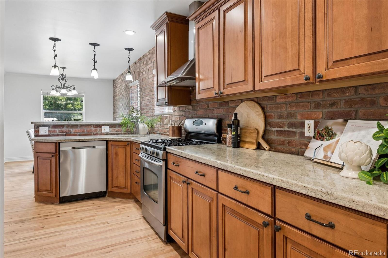 MLS Image #10 for 1141  elm street,denver, Colorado