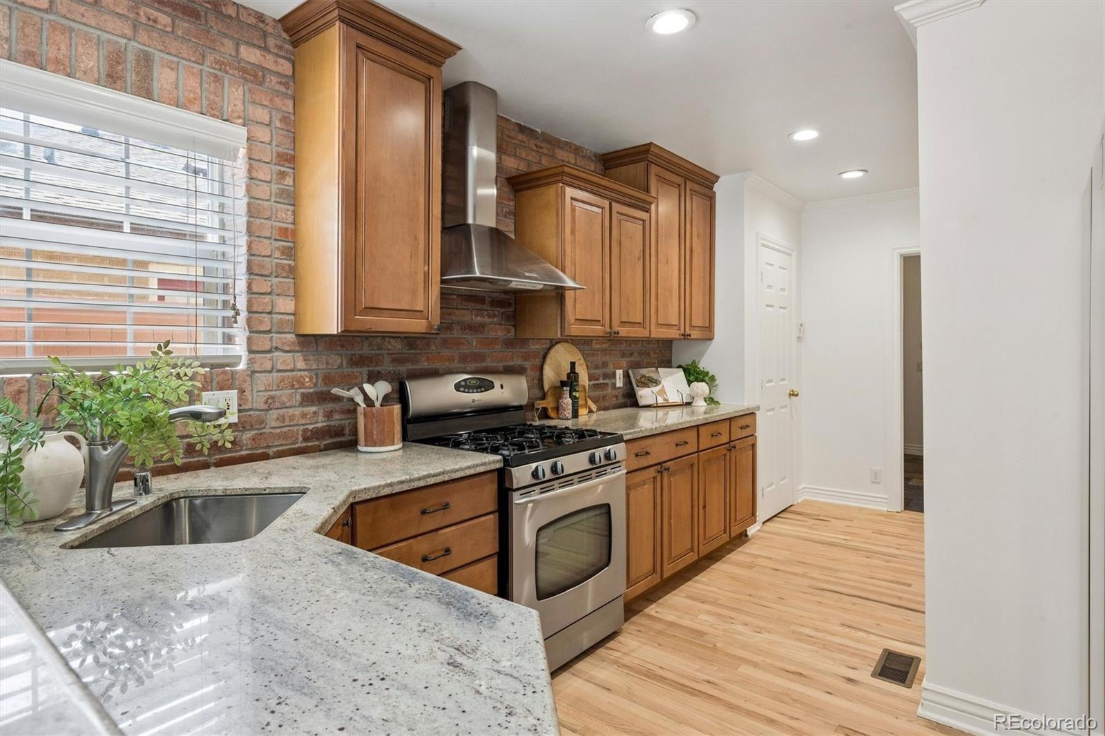 MLS Image #7 for 1141  elm street,denver, Colorado