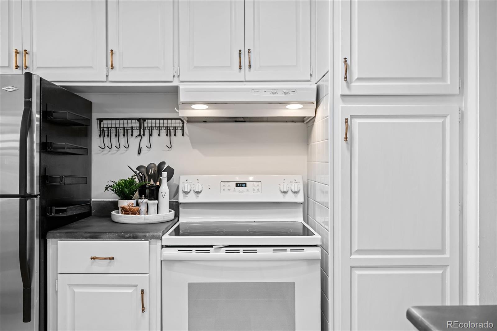 MLS Image #13 for 5681 e gunnison place,denver, Colorado
