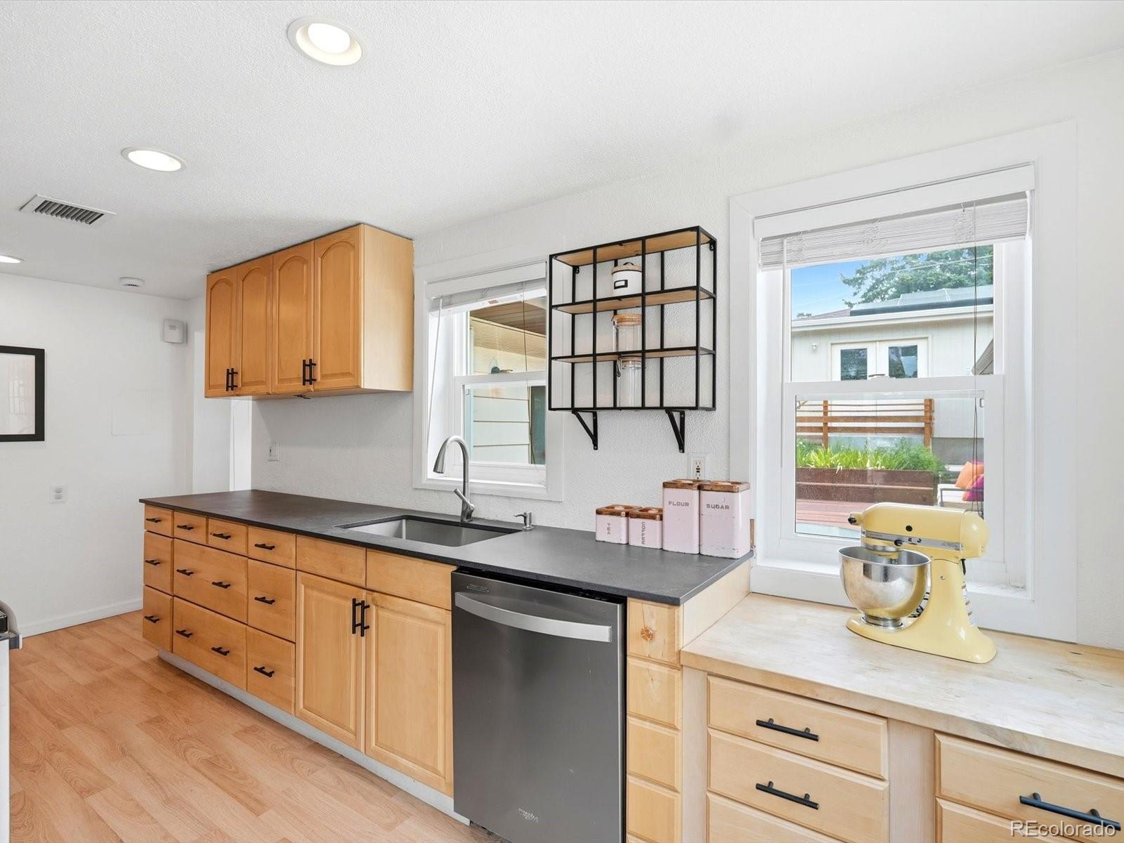 MLS Image #11 for 3376 s corona street,englewood, Colorado