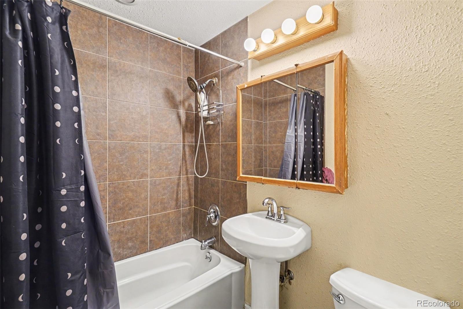 MLS Image #17 for 11576 e bayaud drive,aurora, Colorado
