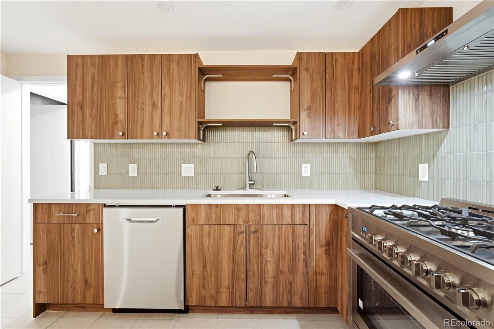 MLS Image #4 for 4264 w radcliff avenue,denver, Colorado