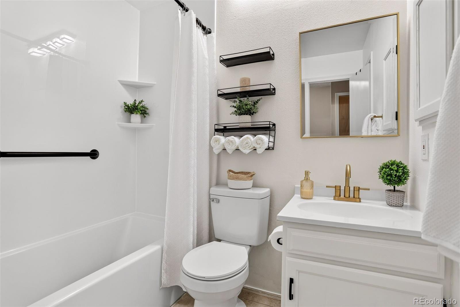 MLS Image #14 for 1811 s quebec way 196,denver, Colorado