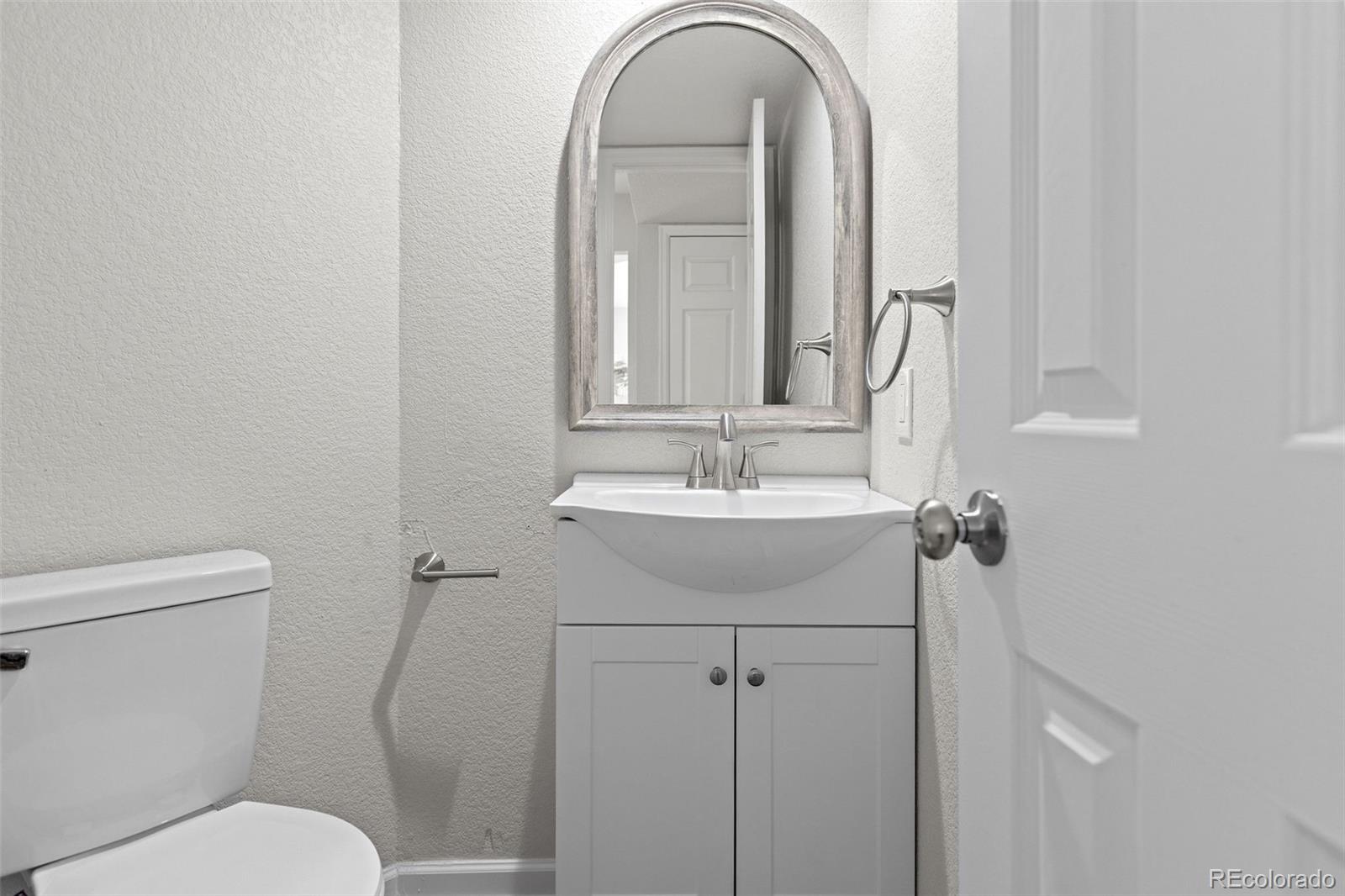 MLS Image #10 for 5488 s danube way,aurora, Colorado