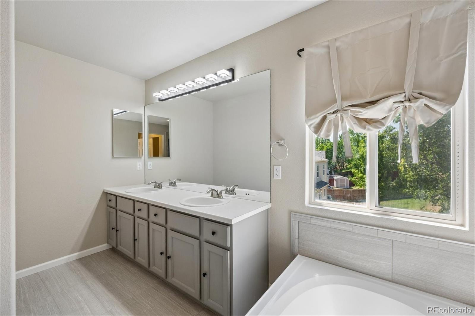 MLS Image #11 for 19376 e hampden place,aurora, Colorado