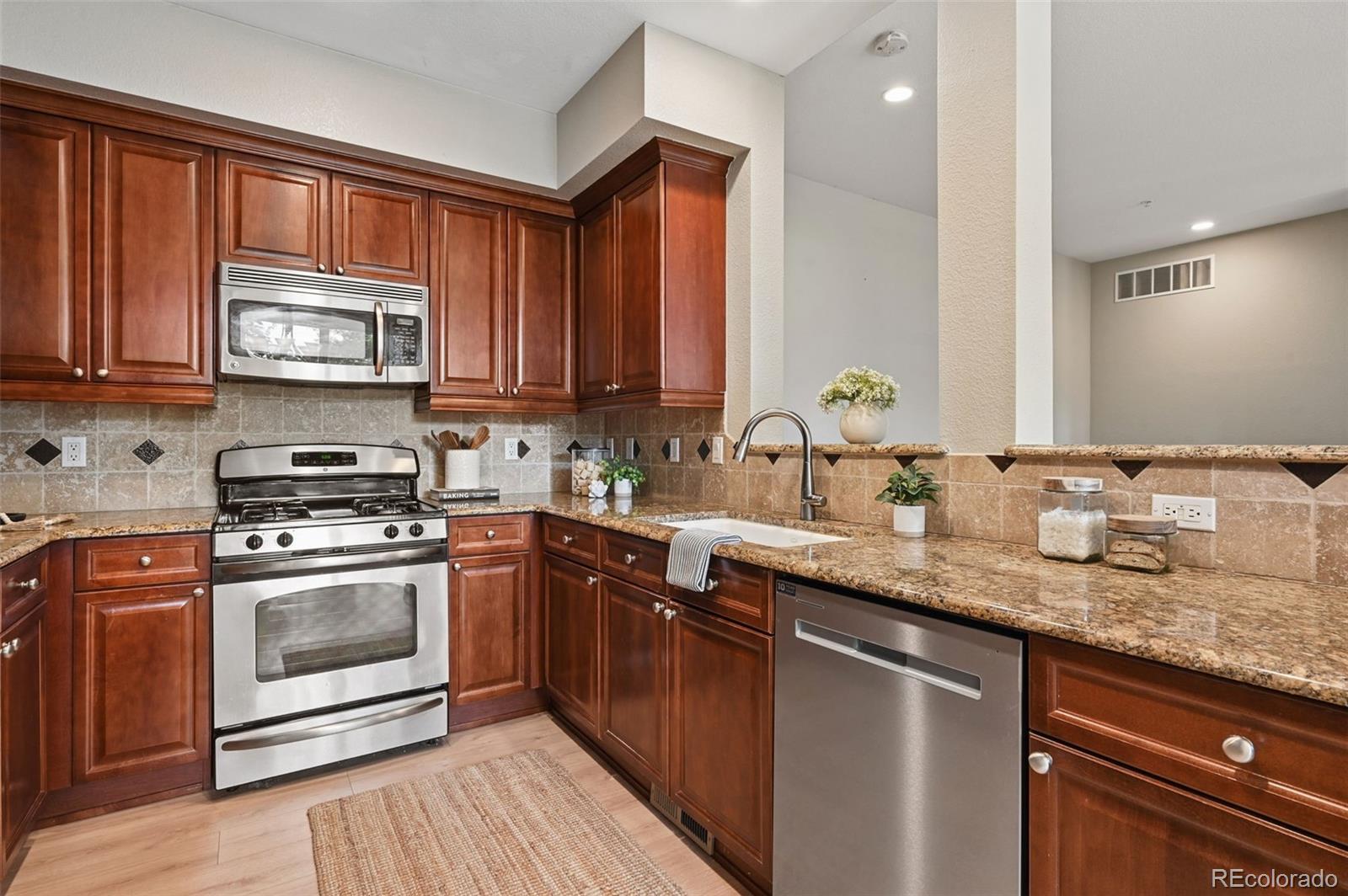 MLS Image #10 for 1654  fillmore street,denver, Colorado