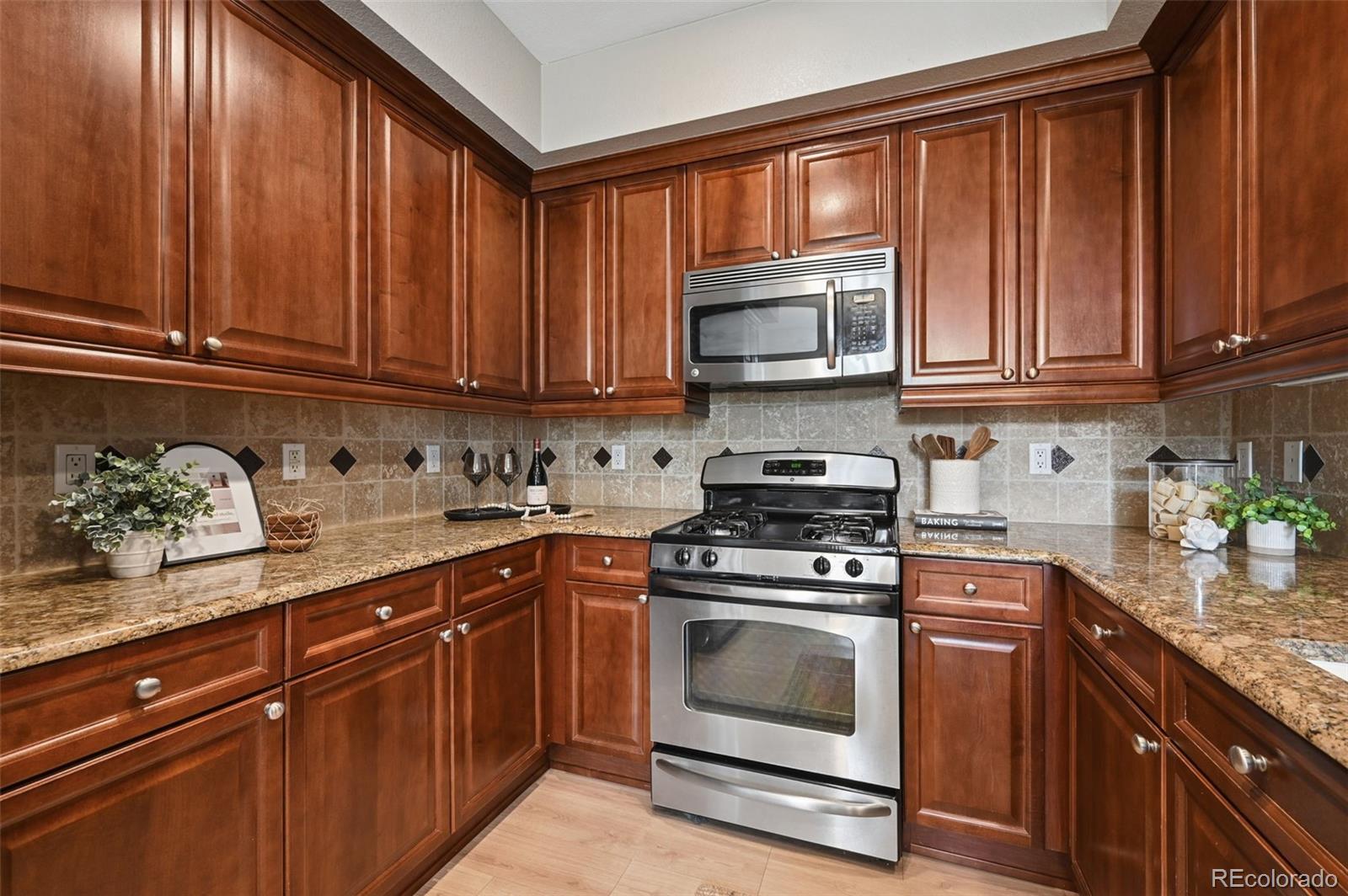MLS Image #12 for 1654  fillmore street,denver, Colorado