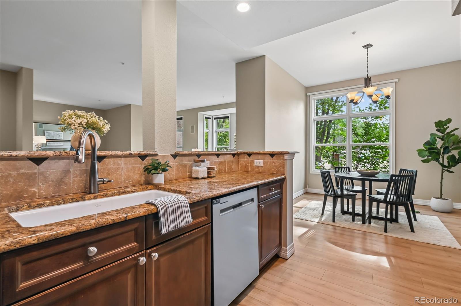MLS Image #13 for 1654  fillmore street,denver, Colorado