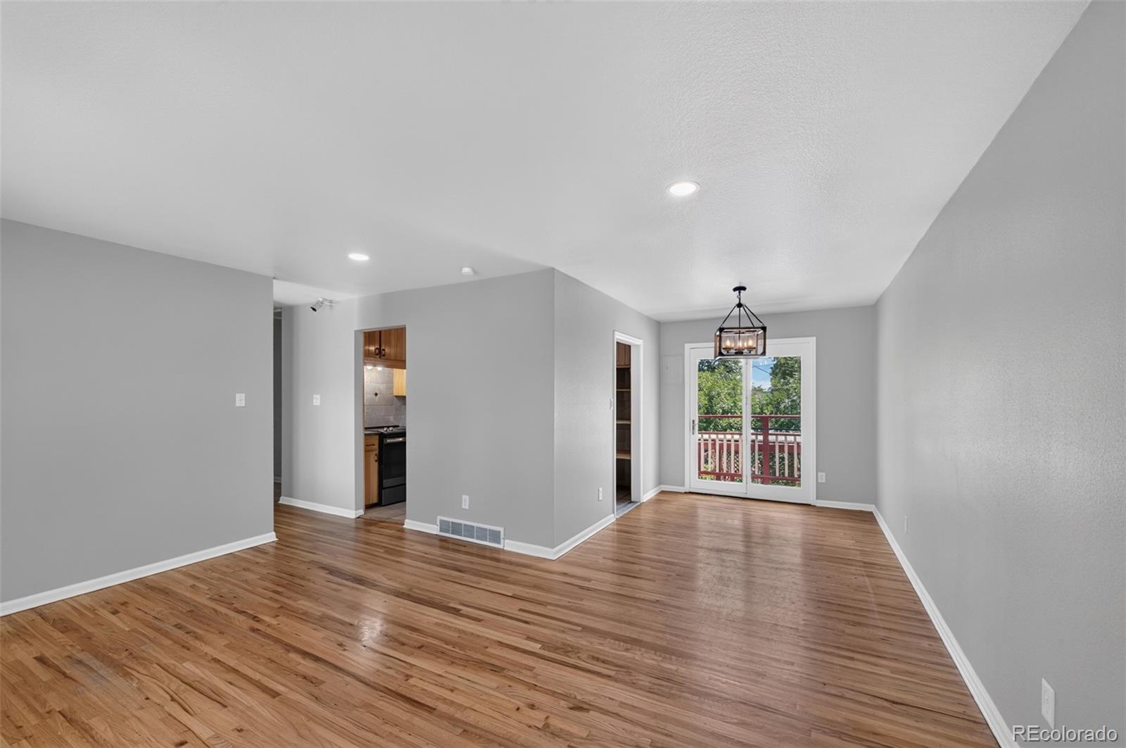 MLS Image #9 for 4119  palmer park boulevard,colorado springs, Colorado