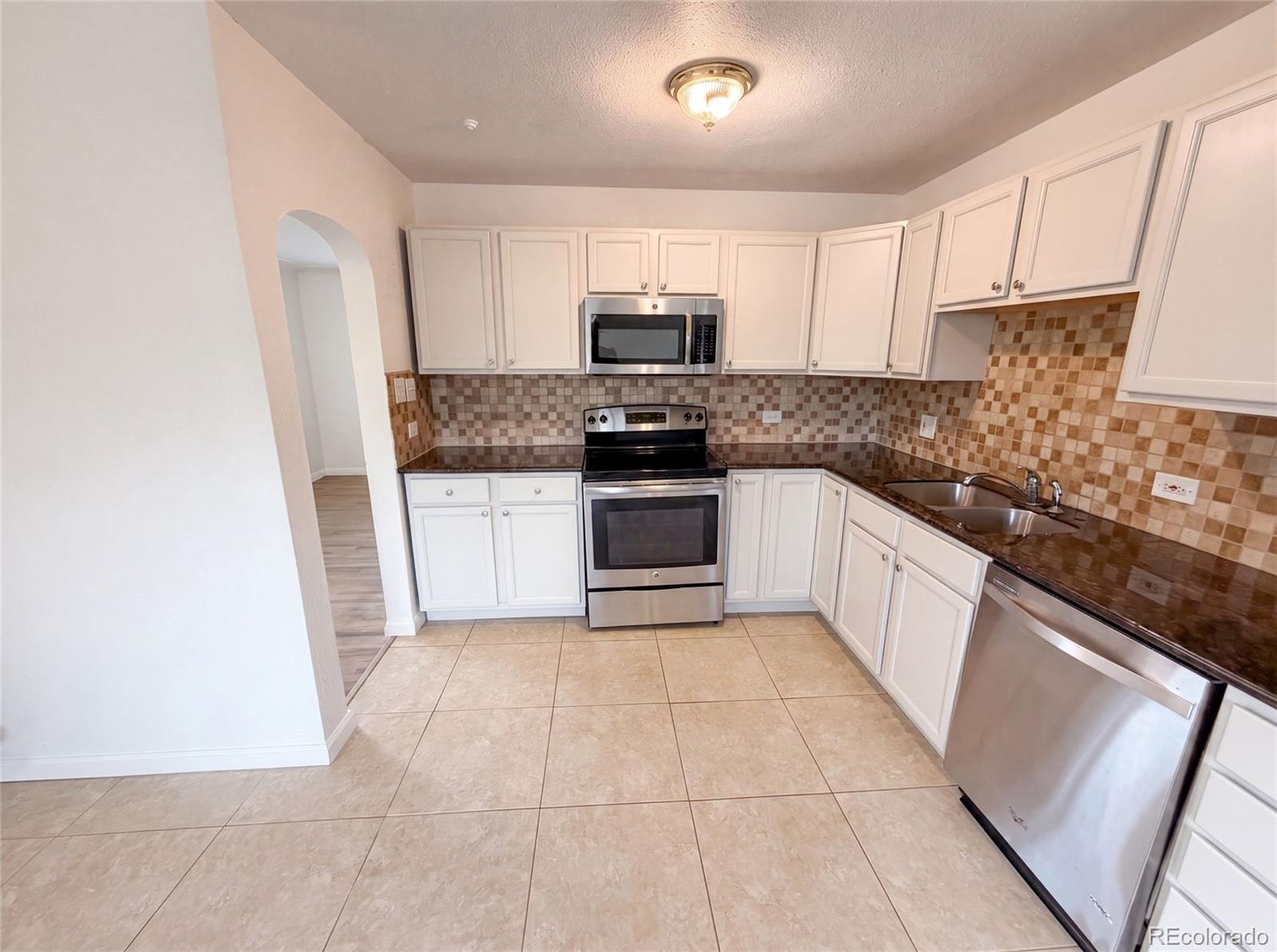 MLS Image #8 for 3570  newport street,denver, Colorado