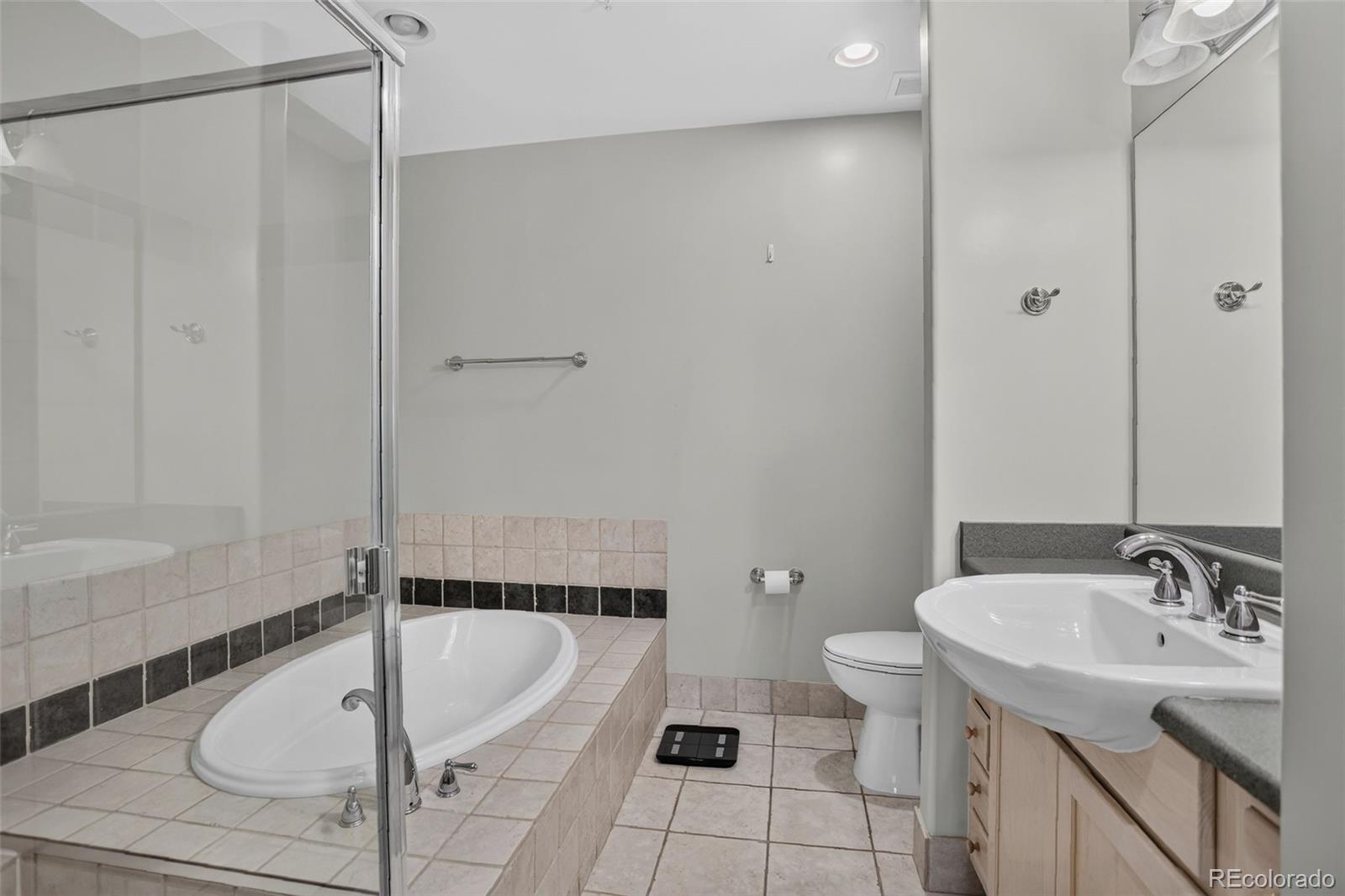 MLS Image #18 for 4875 s monaco street,denver, Colorado