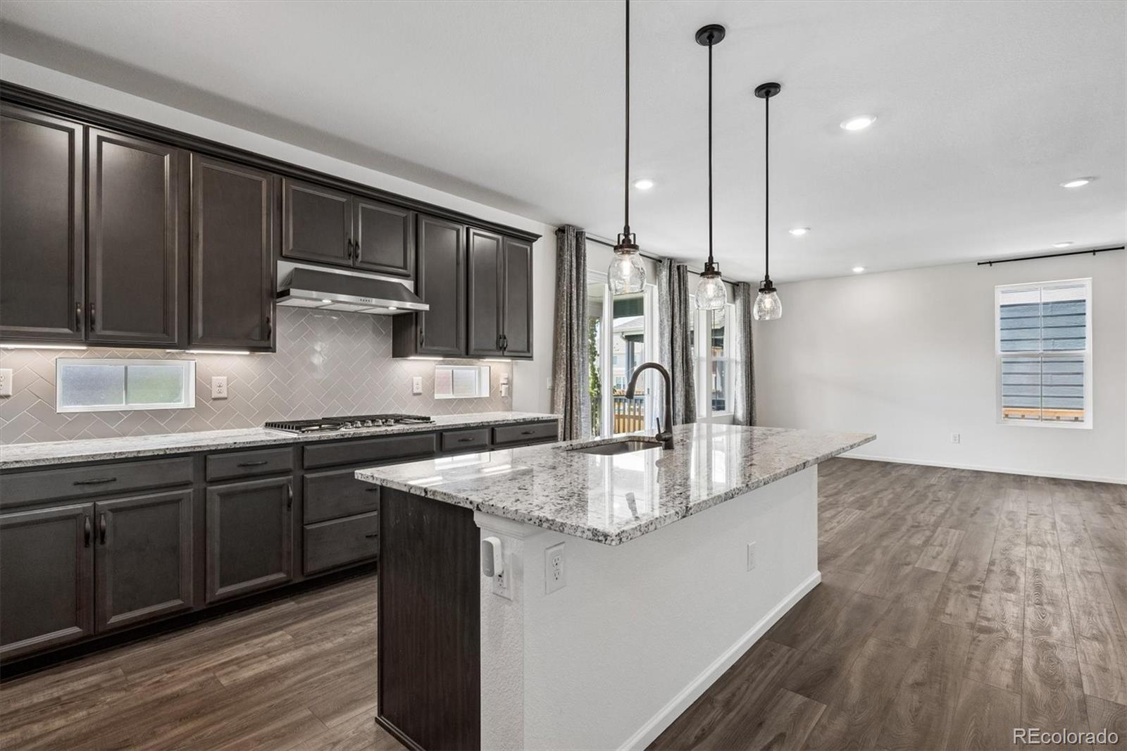 MLS Image #11 for 21098 e 61st drive,aurora, Colorado