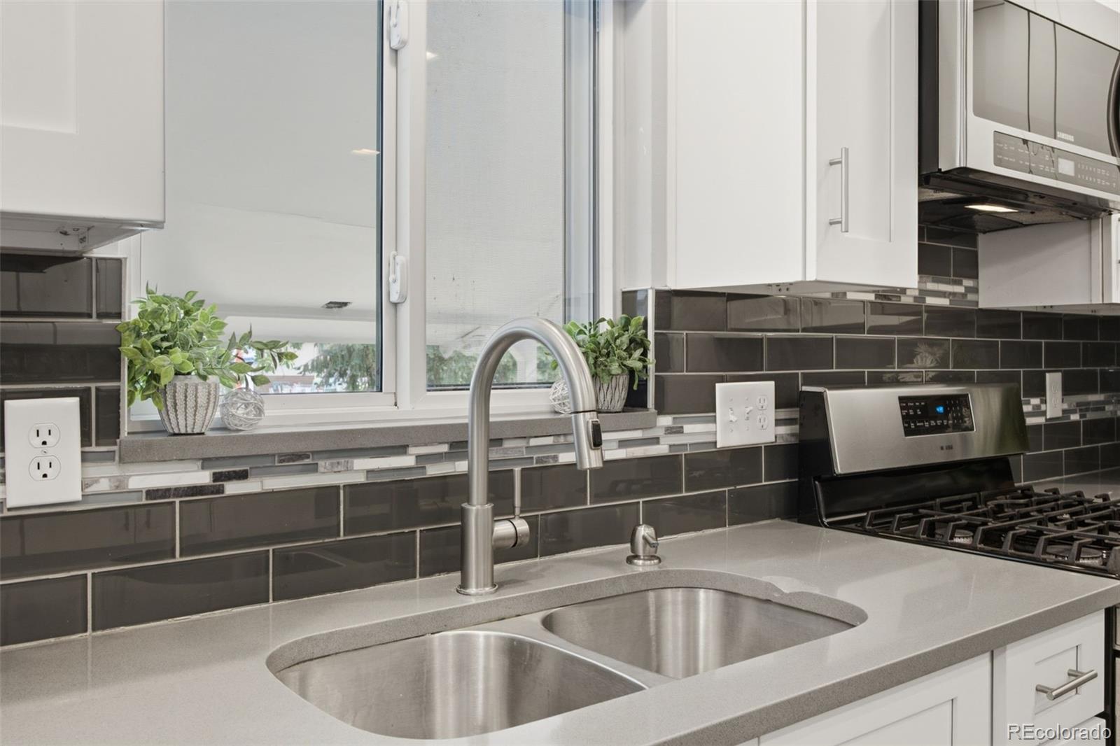 MLS Image #11 for 992 s simms street,denver, Colorado