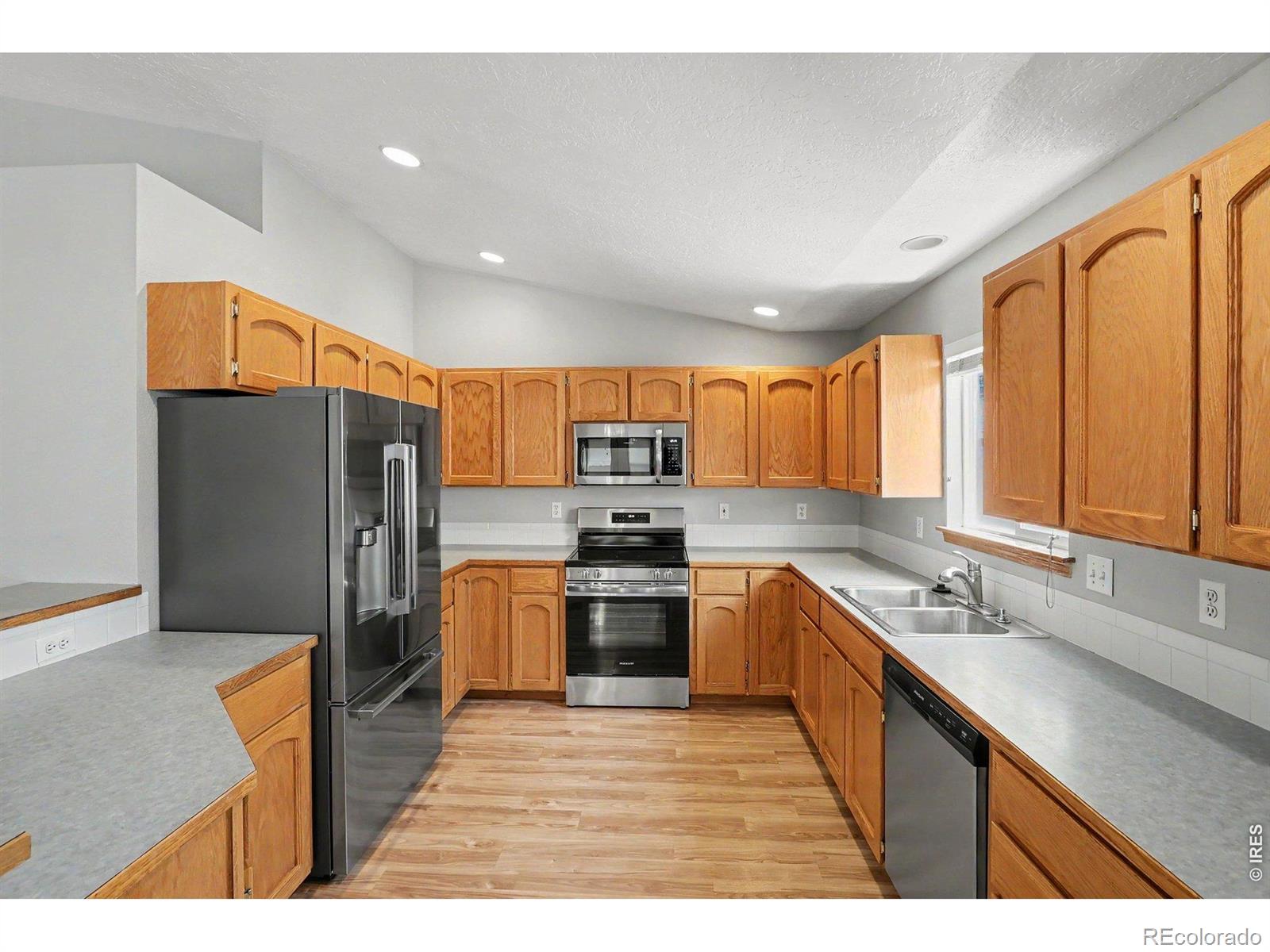 MLS Image #5 for 585  radiant drive,loveland, Colorado